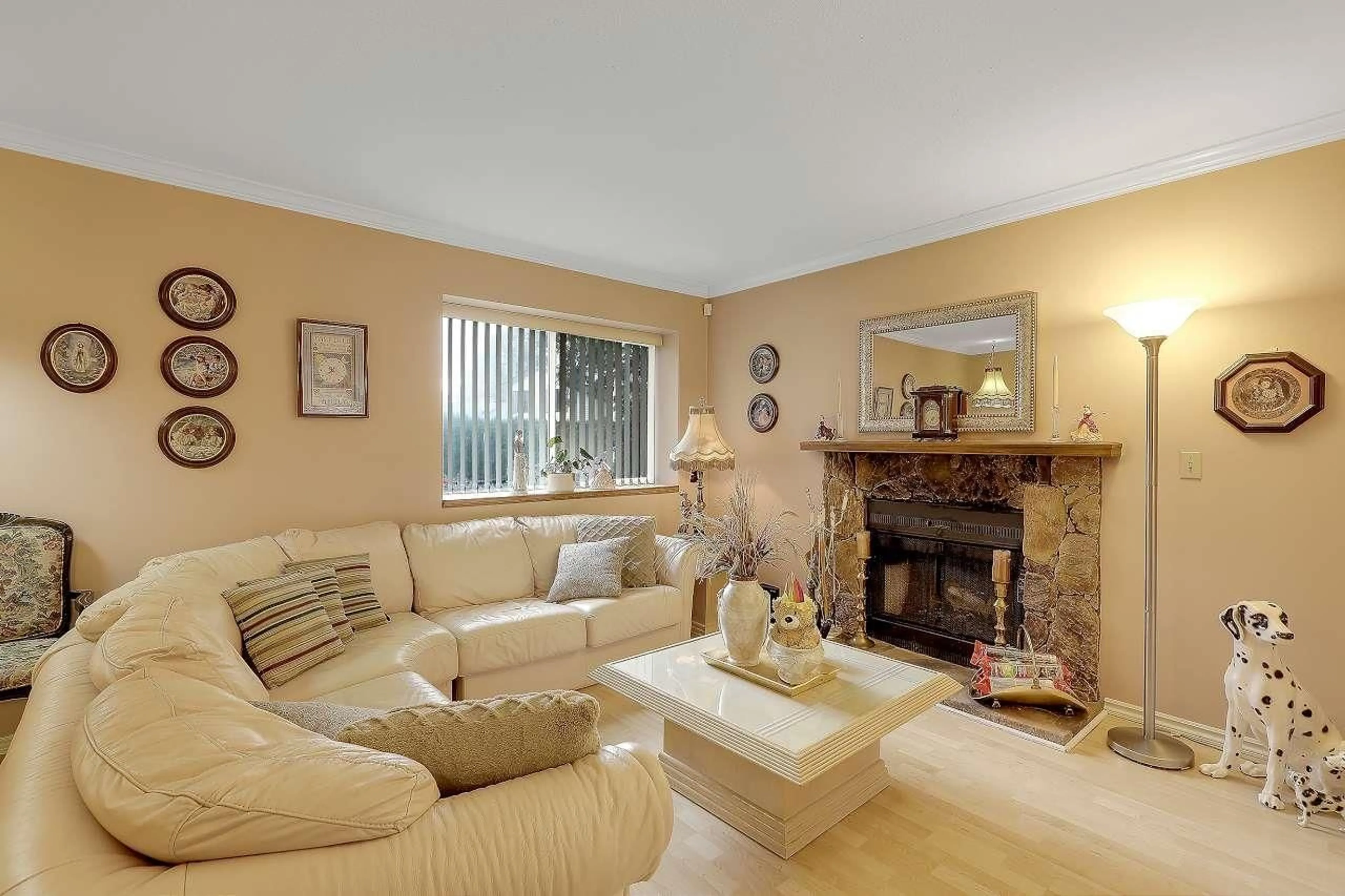 Living room with furniture, unknown for 9145 122B STREET, Surrey British Columbia V3V7M6