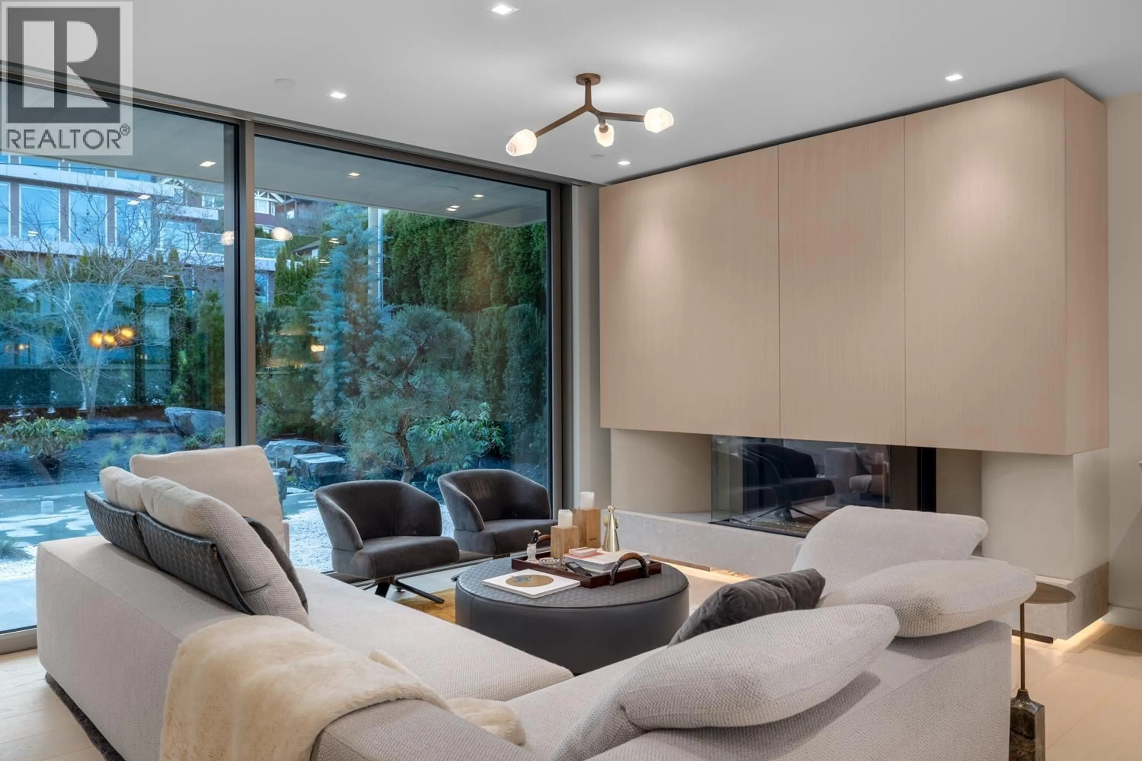 Living room with furniture, unknown for 4521 LANGARA AVENUE, Vancouver British Columbia V6R1C9