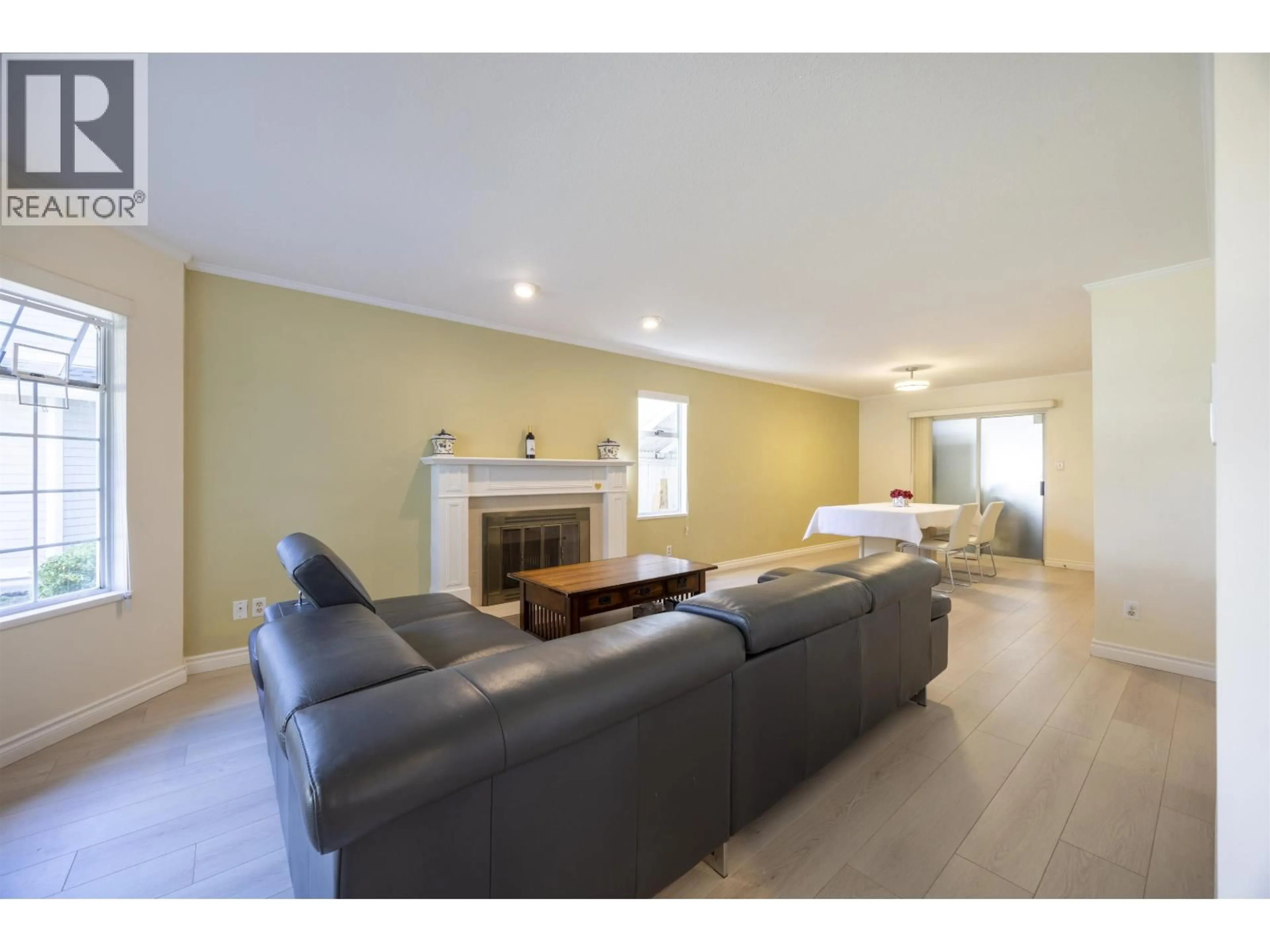 Living room with furniture, unknown for 9506 THOMAS DRIVE, Richmond British Columbia V7E5Y3