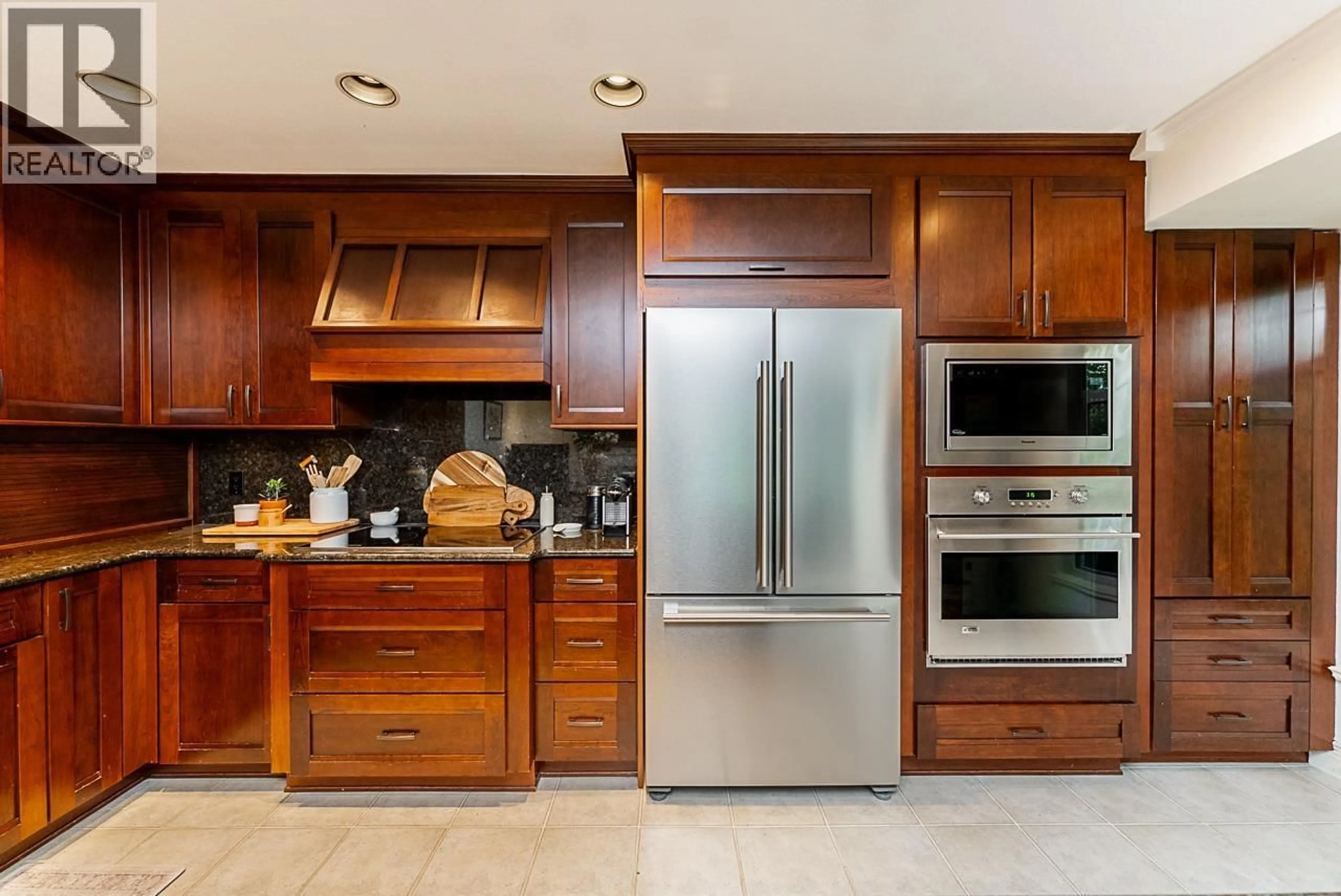 Contemporary kitchen, unknown for 1174 STRATHAVEN DRIVE, North Vancouver British Columbia V7H2Z6