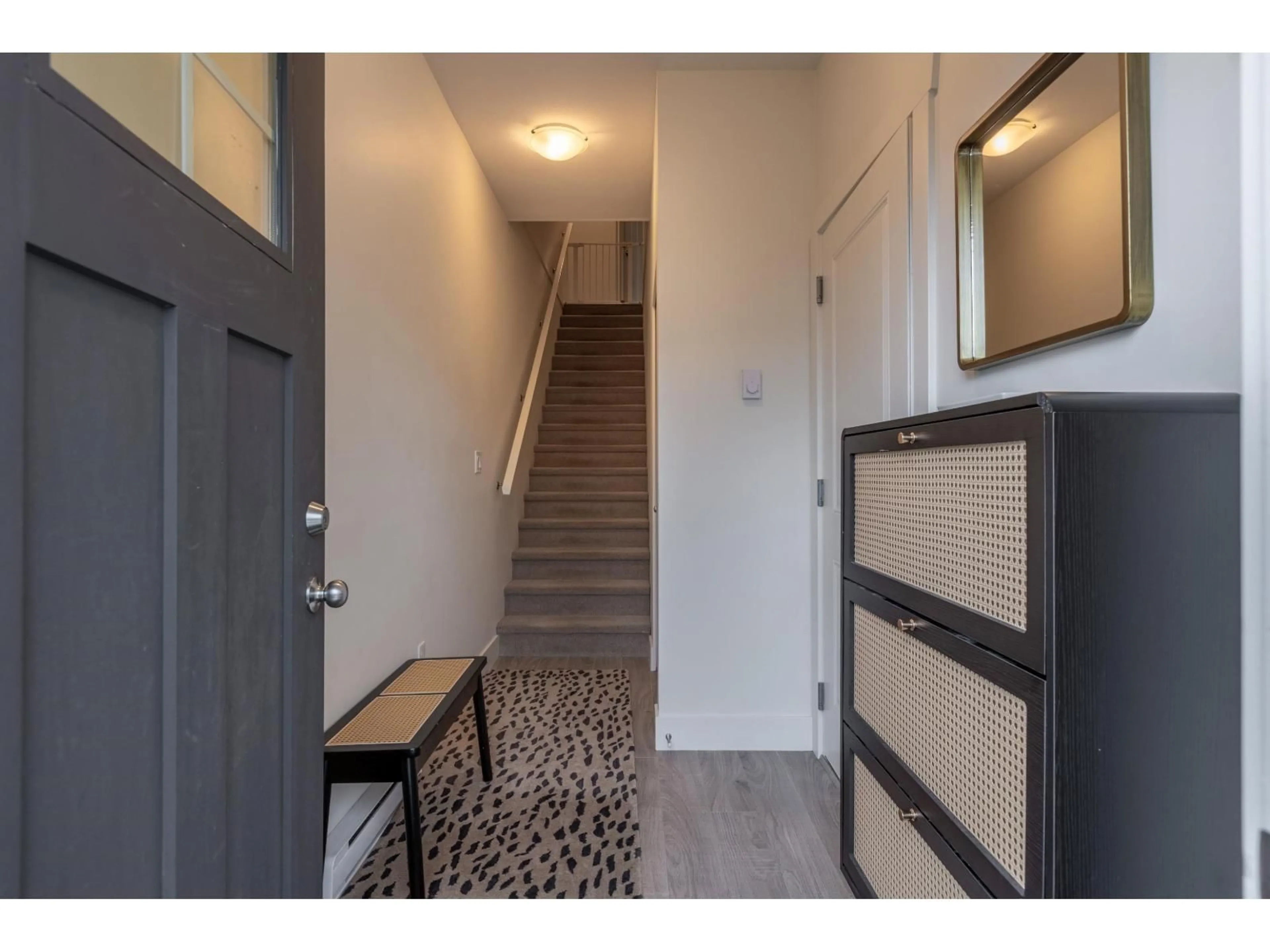 Indoor entryway for 7 - 34230 ELMWOOD DRIVE, Abbotsford British Columbia V2S0J1