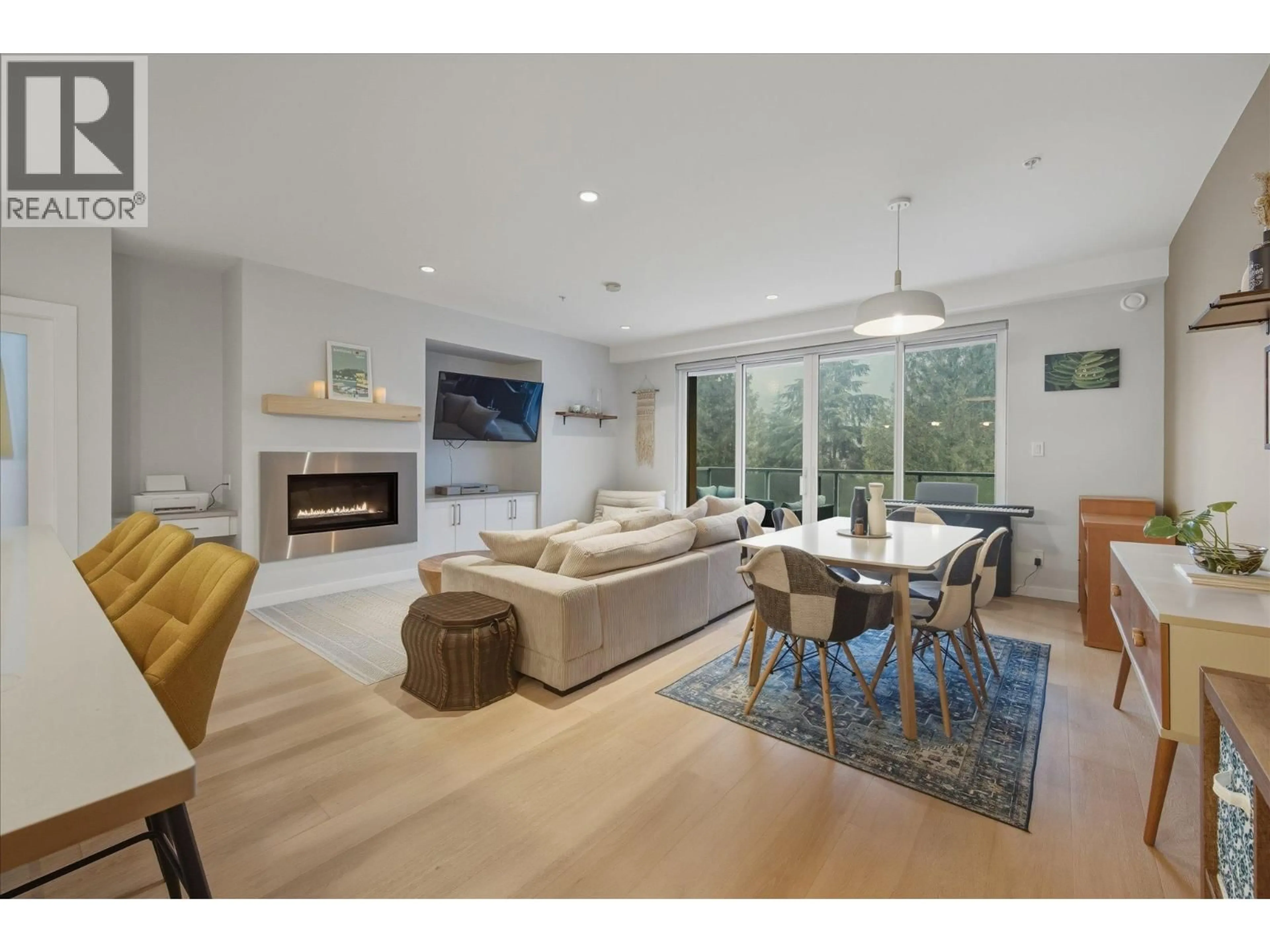 Living room with furniture, unknown for 207 - 41328 SKYRIDGE PLACE, Squamish British Columbia V8B1A4