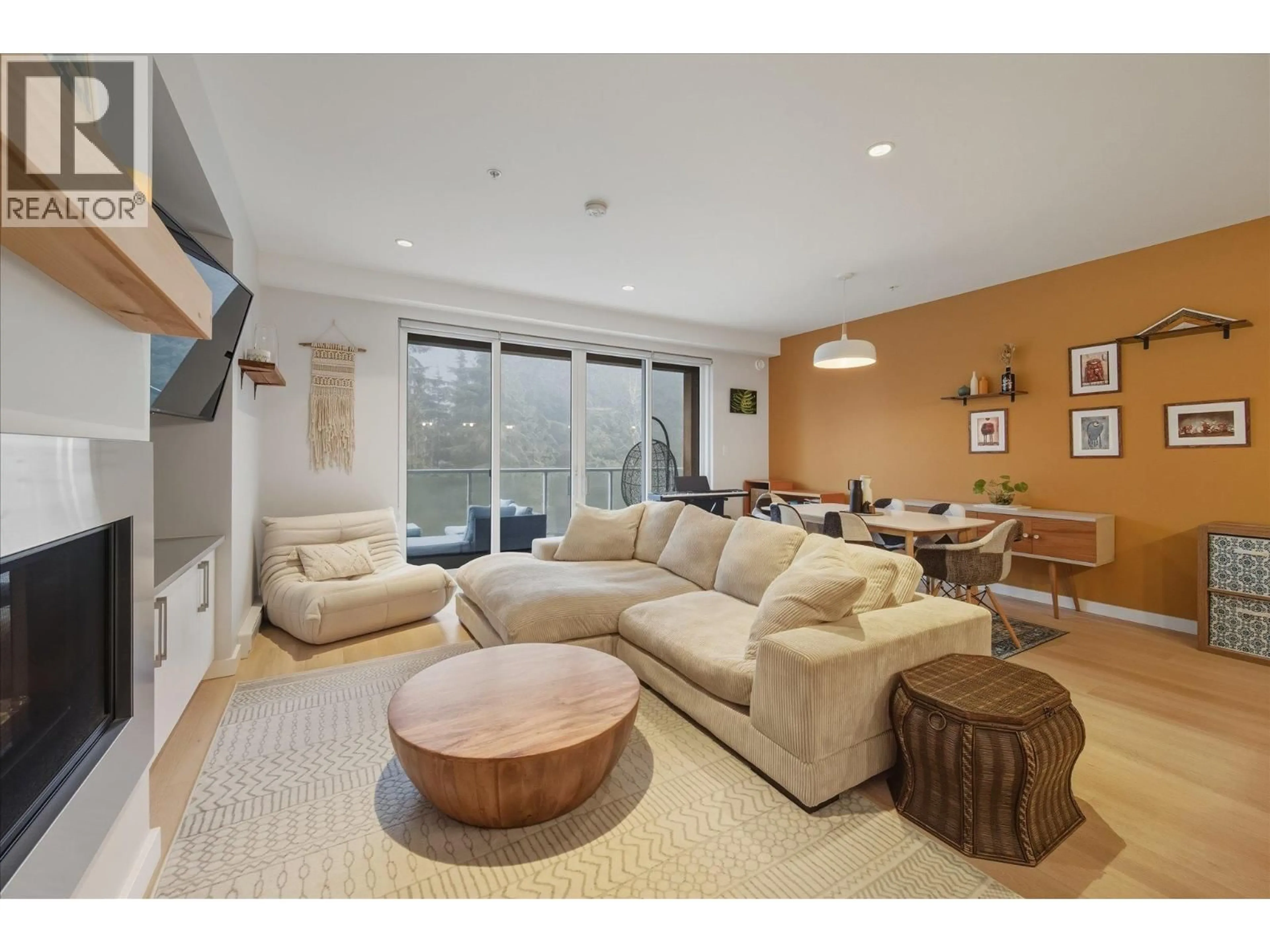 Living room with furniture, unknown for 207 - 41328 SKYRIDGE PLACE, Squamish British Columbia V8B1A4