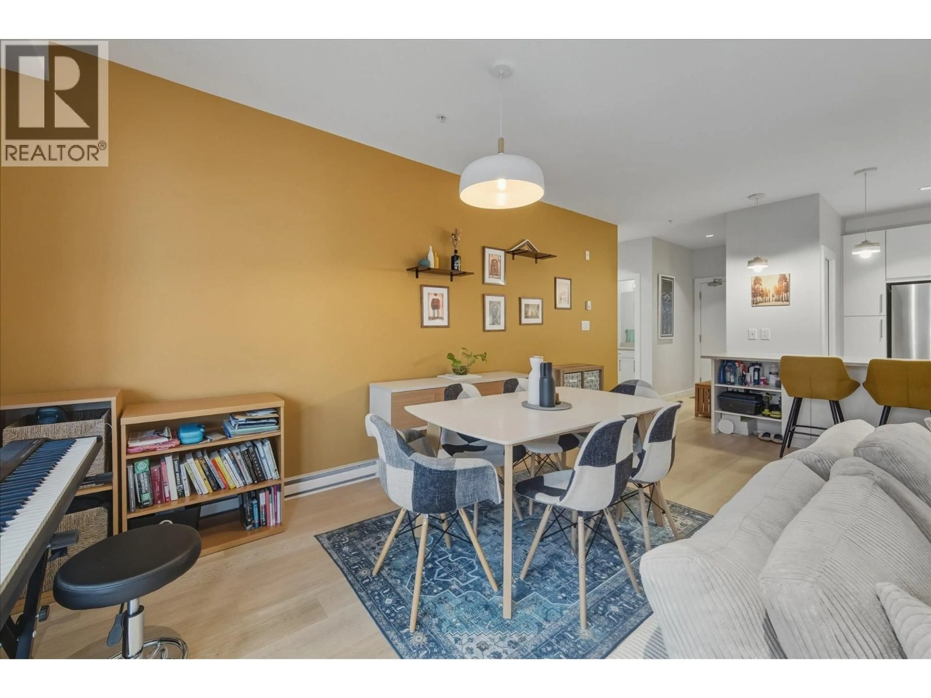 Dining room, wood/laminate floor for 207 - 41328 SKYRIDGE PLACE, Squamish British Columbia V8B1A4