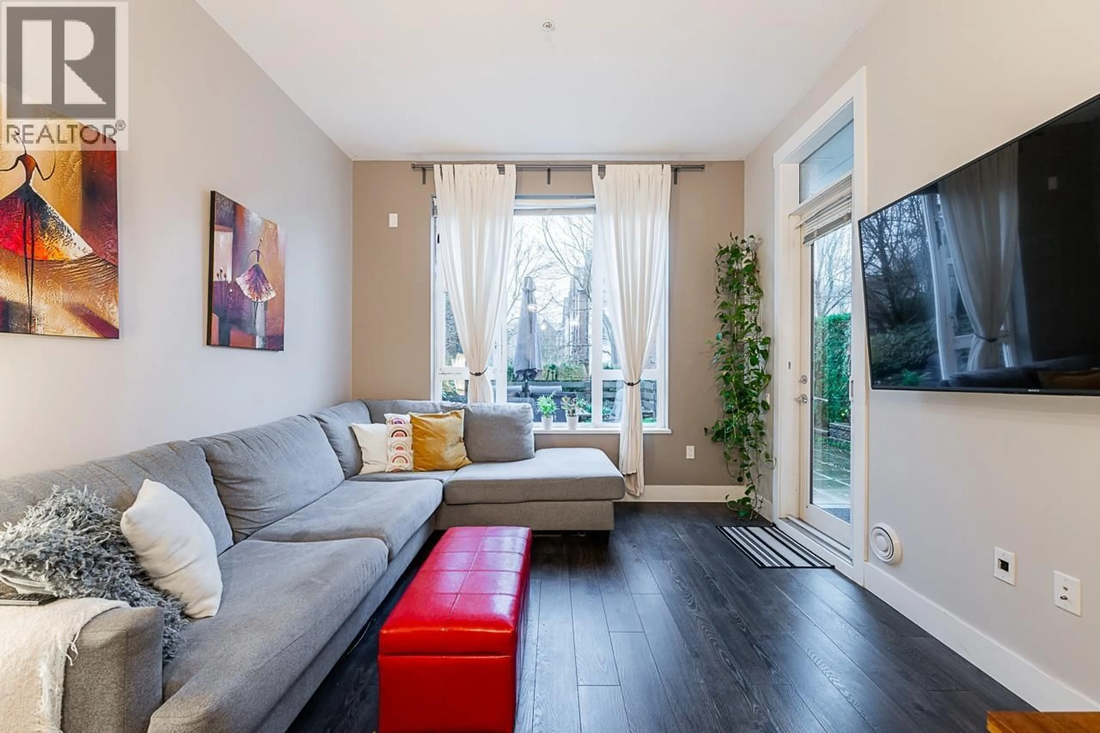 Living room with furniture, wood/laminate floor for 105 - 550 SEABORNE PLACE, Port Coquitlam British Columbia V3B0L3