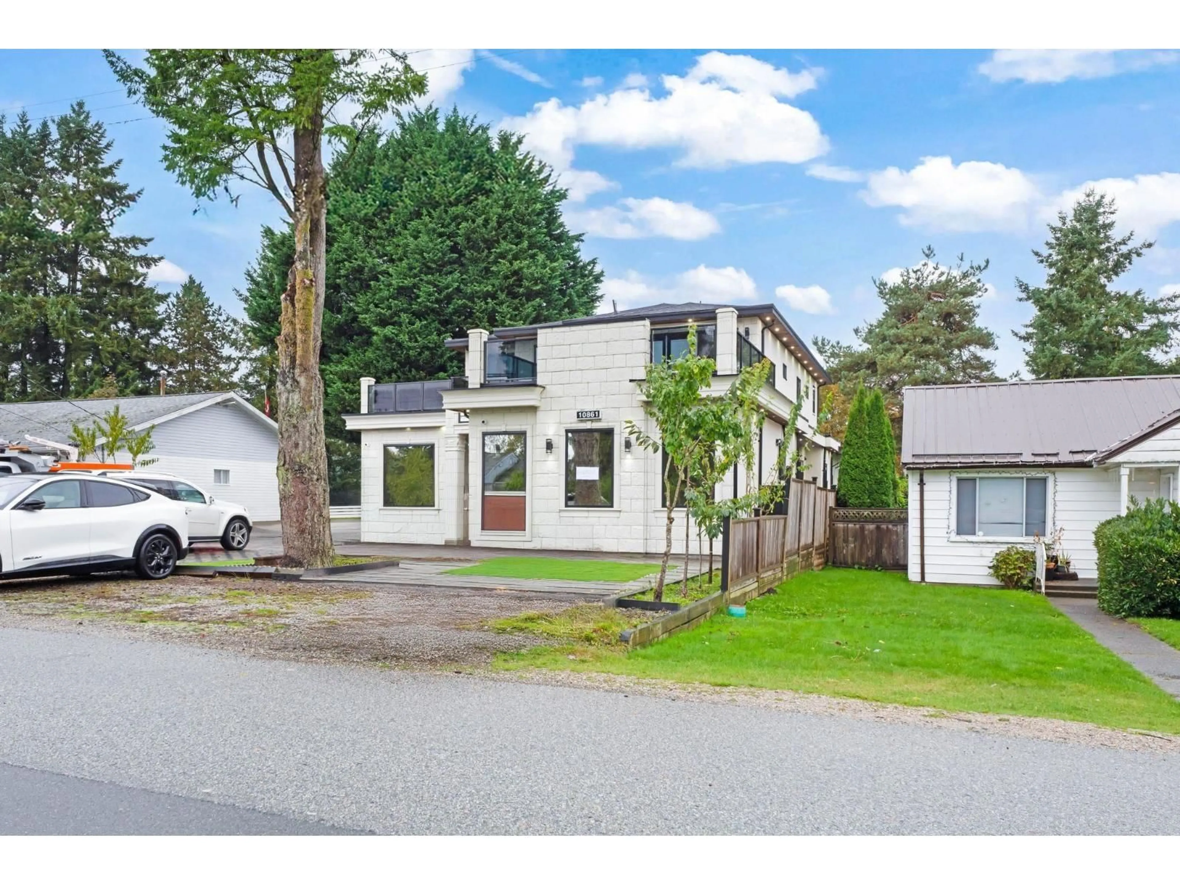 Unknown for 10861 142A STREET, Surrey British Columbia V3R3L4