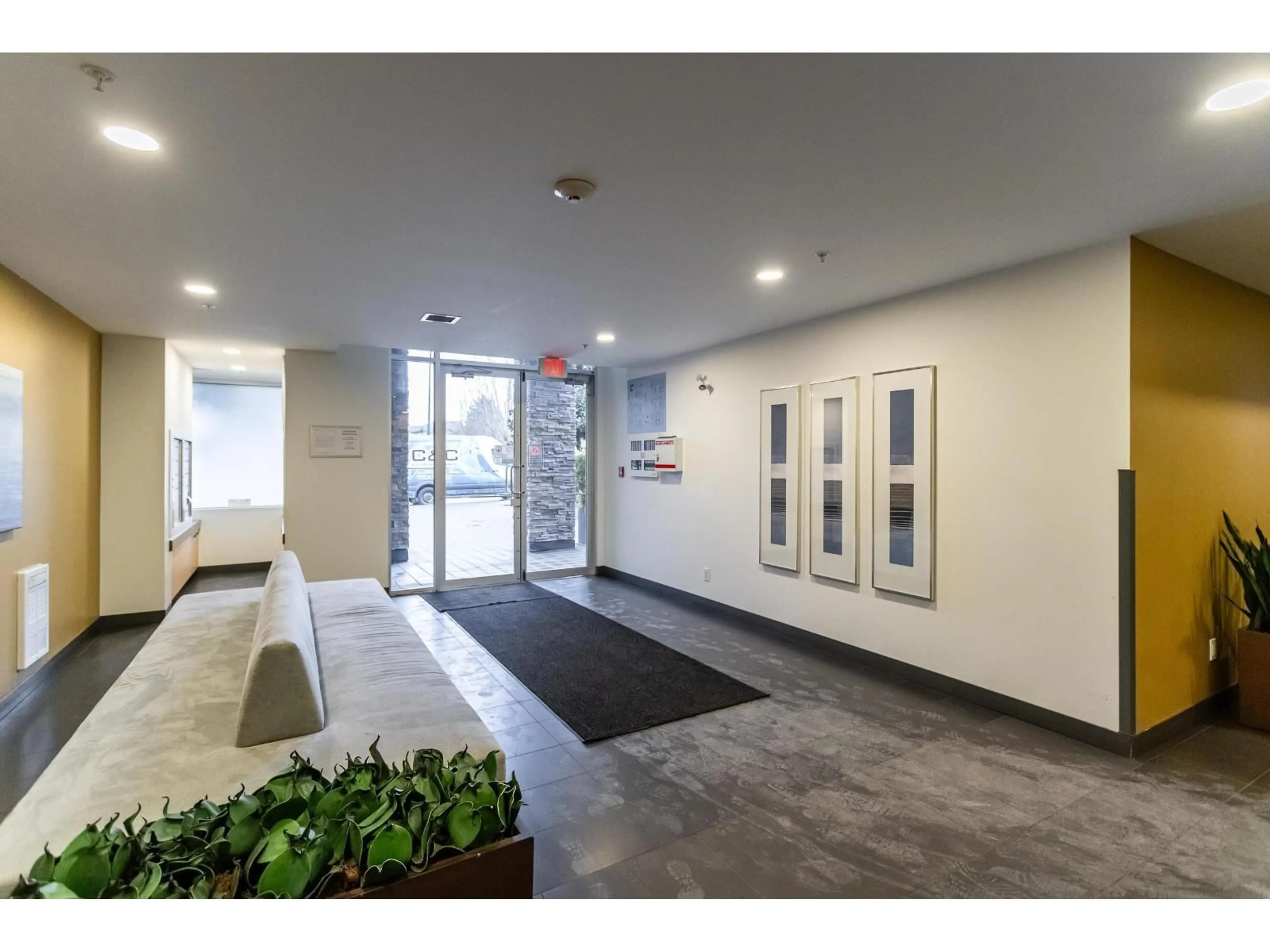 Indoor foyer for 408 - 18818 68 AVENUE, Surrey British Columbia V4N6K2