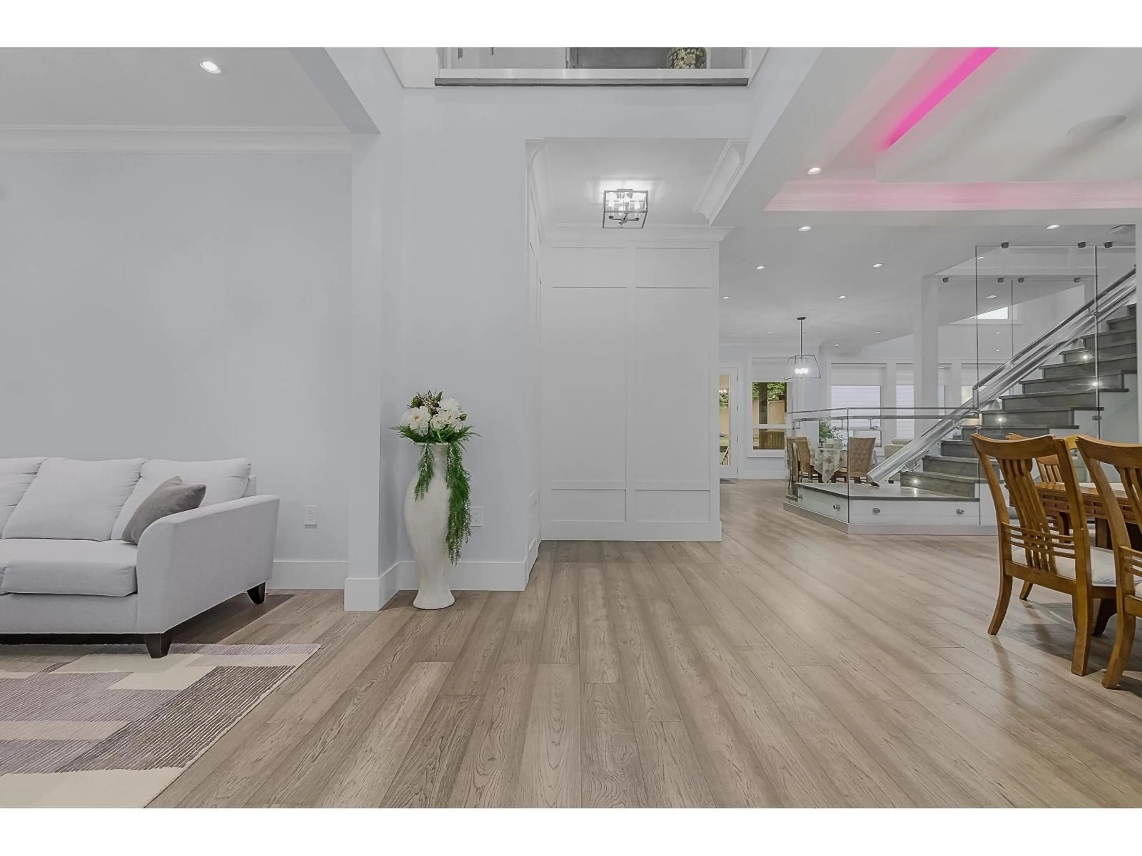 Indoor foyer for 7575 143 STREET, Surrey British Columbia V3W5P2