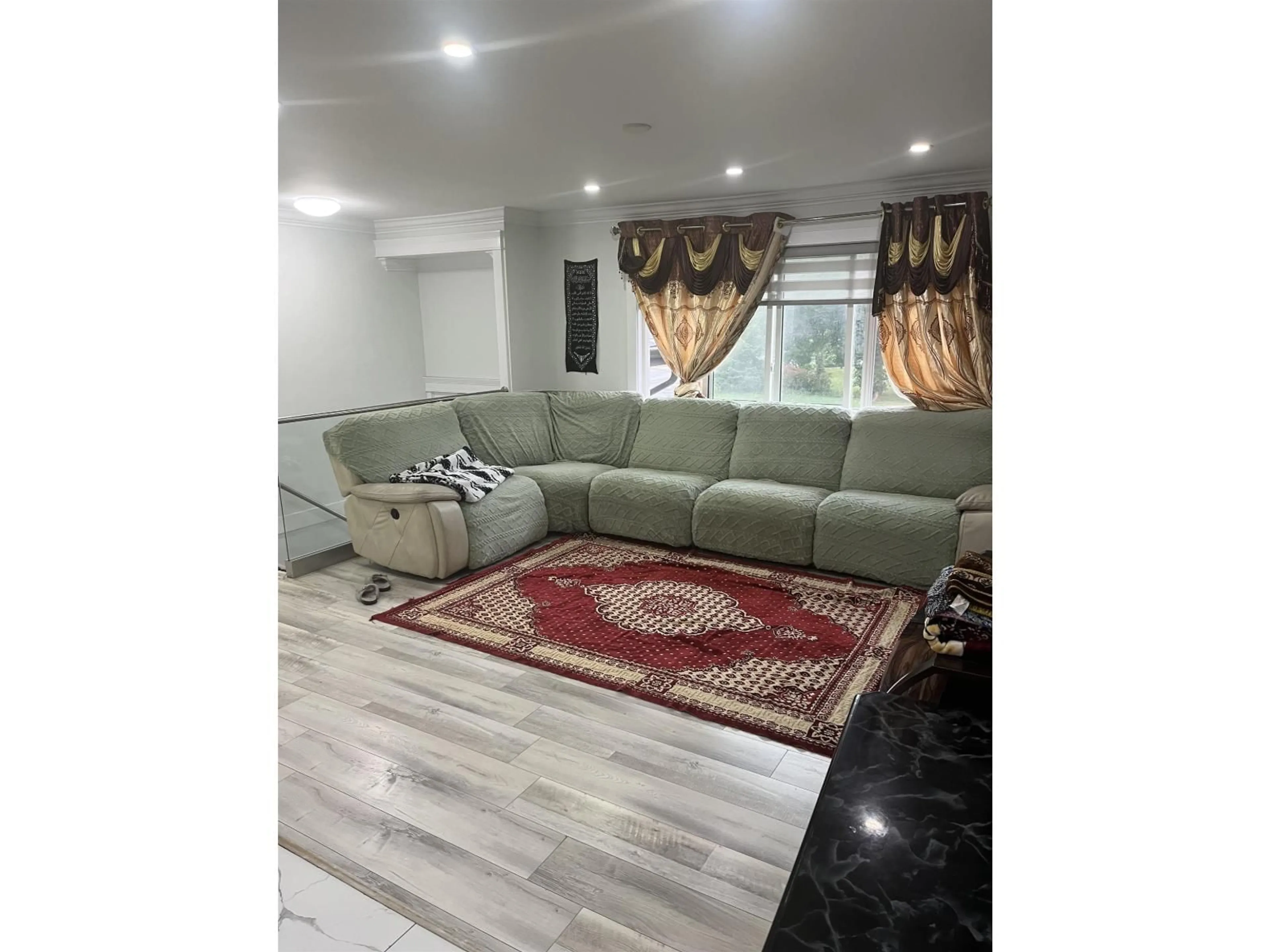 Living room with furniture, unknown for 10610 141 STREET, Surrey British Columbia V3T4R4