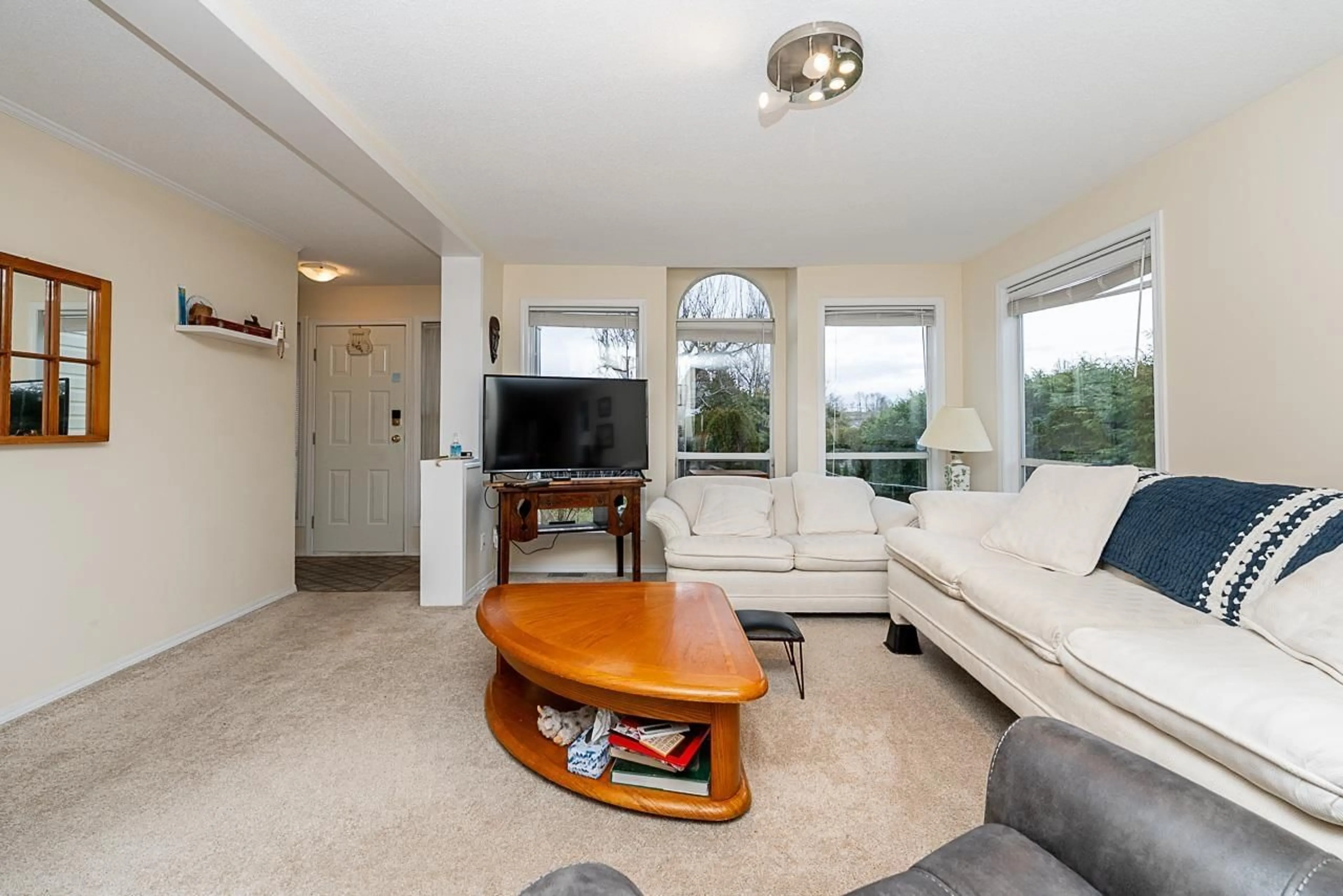 Living room with furniture, unknown for 18 - 2345 CRANLEY DRIVE, Surrey British Columbia V4A9G5