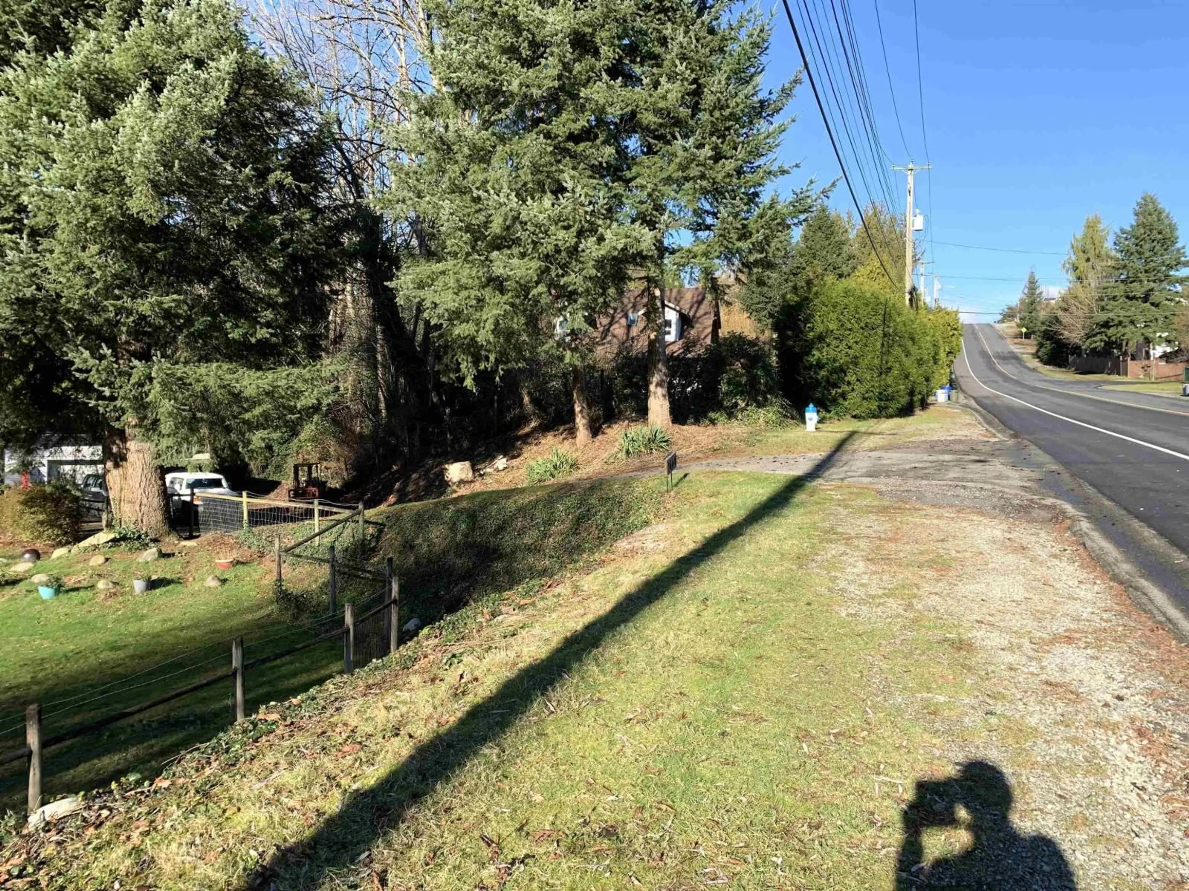A pic from outside/outdoor area/front of a property/back of a property/a pic from drone, street for 7649 HORNE STREET, Mission British Columbia V2V3Y8