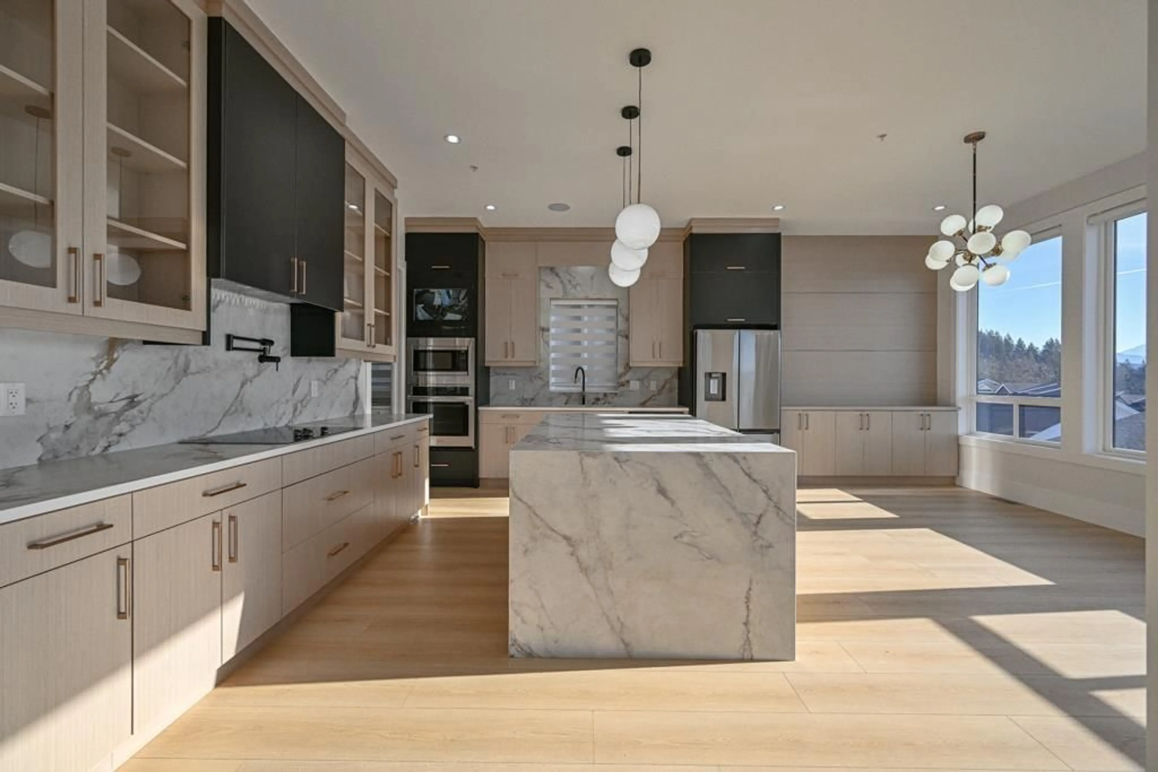 Contemporary kitchen, ceramic/tile floor for 33950 PARR AVENUE, Mission British Columbia V2V6B2