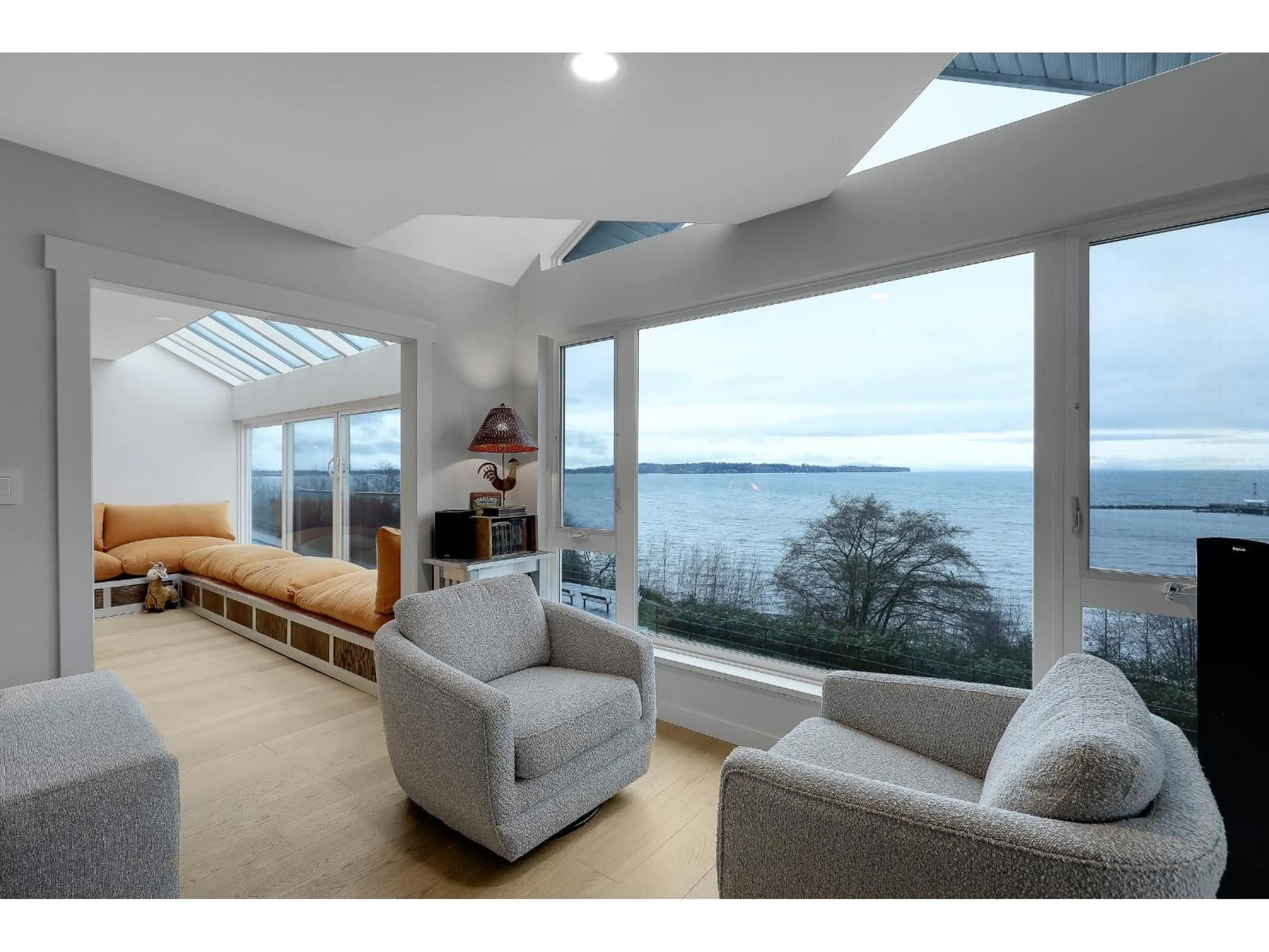 Unknown for 204 - 15165 MARINE DRIVE, White Rock British Columbia V4B1C5