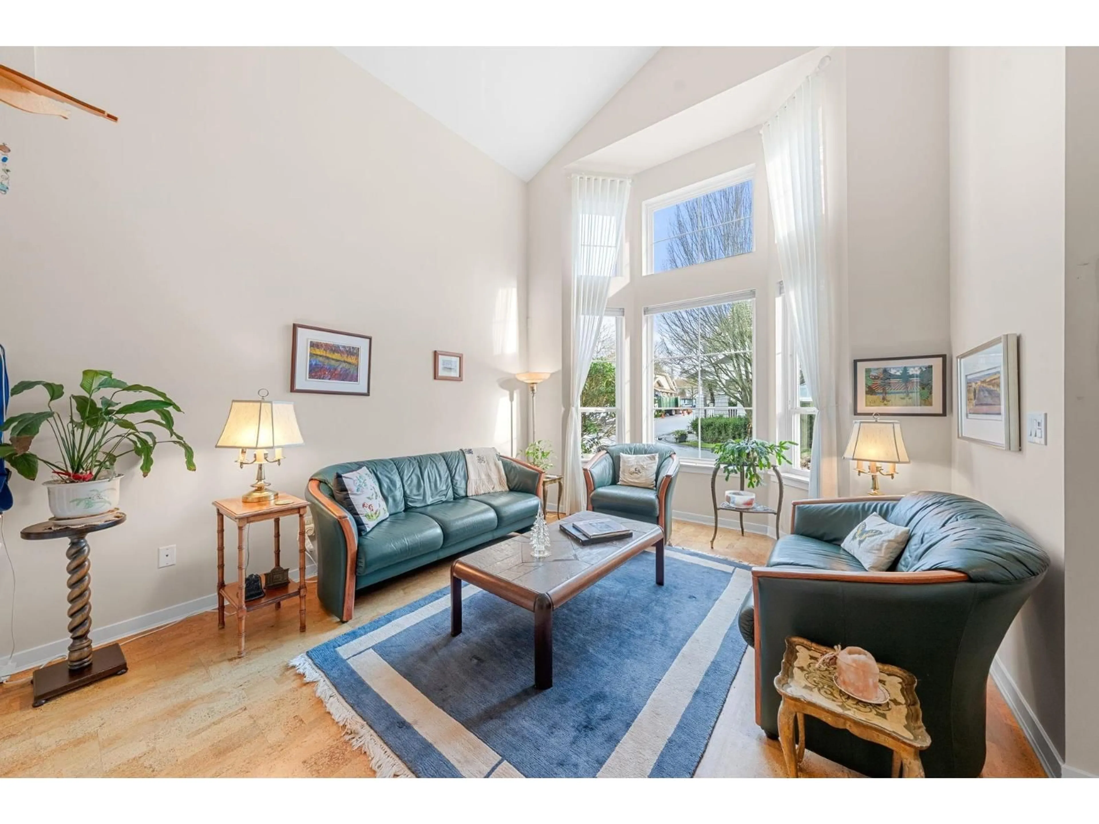 Living room with furniture, unknown for 20 - 15288 36 AVENUE, Surrey British Columbia V3S0S6