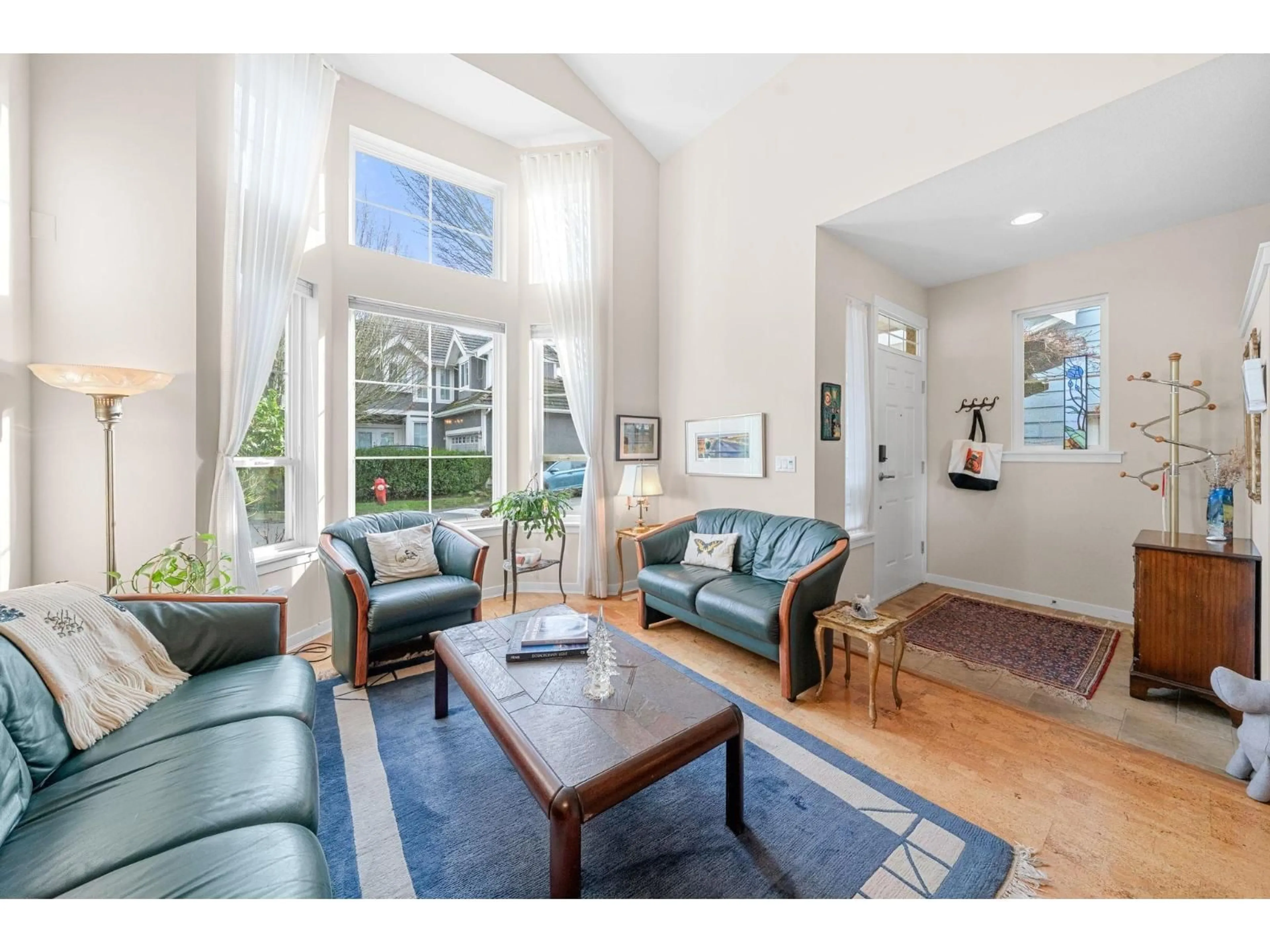 Living room with furniture, unknown for 20 - 15288 36 AVENUE, Surrey British Columbia V3S0S6