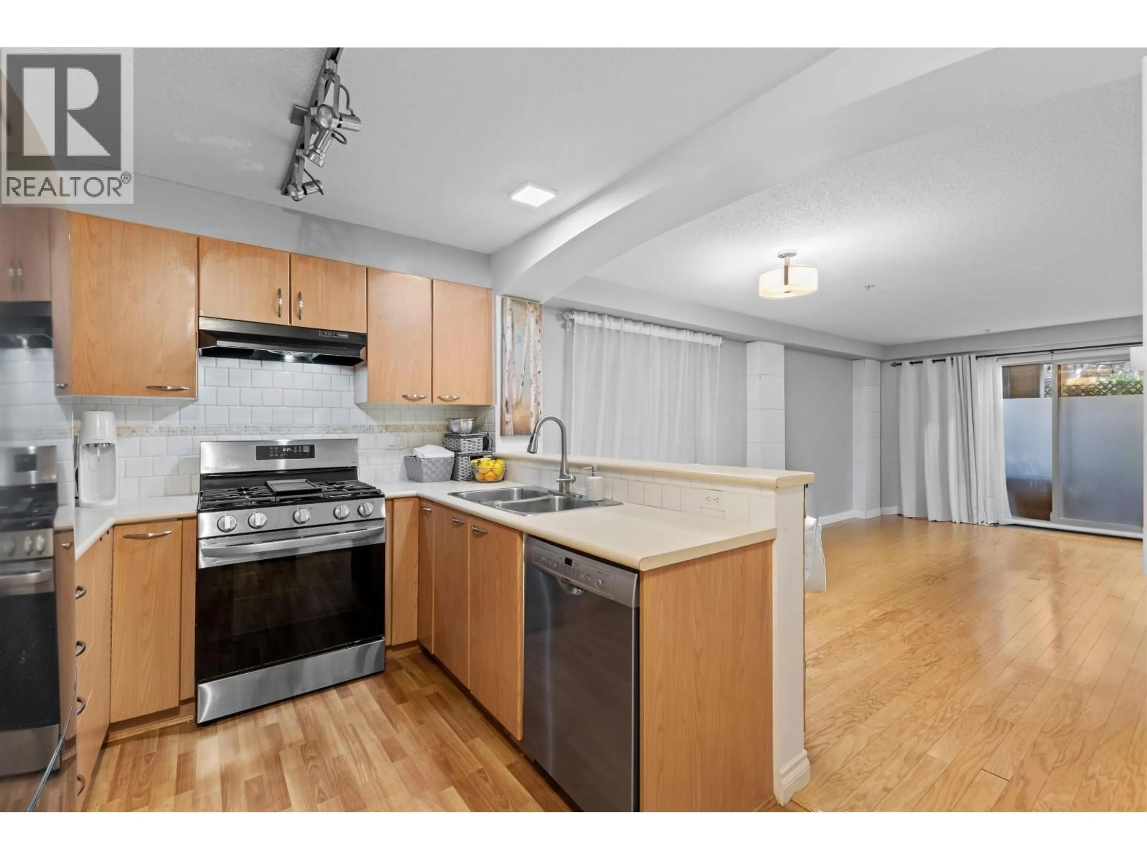 Standard kitchen, unknown for 108 - 2958 SILVER SPRINGS BOULEVARD, Coquitlam British Columbia V3E3R9