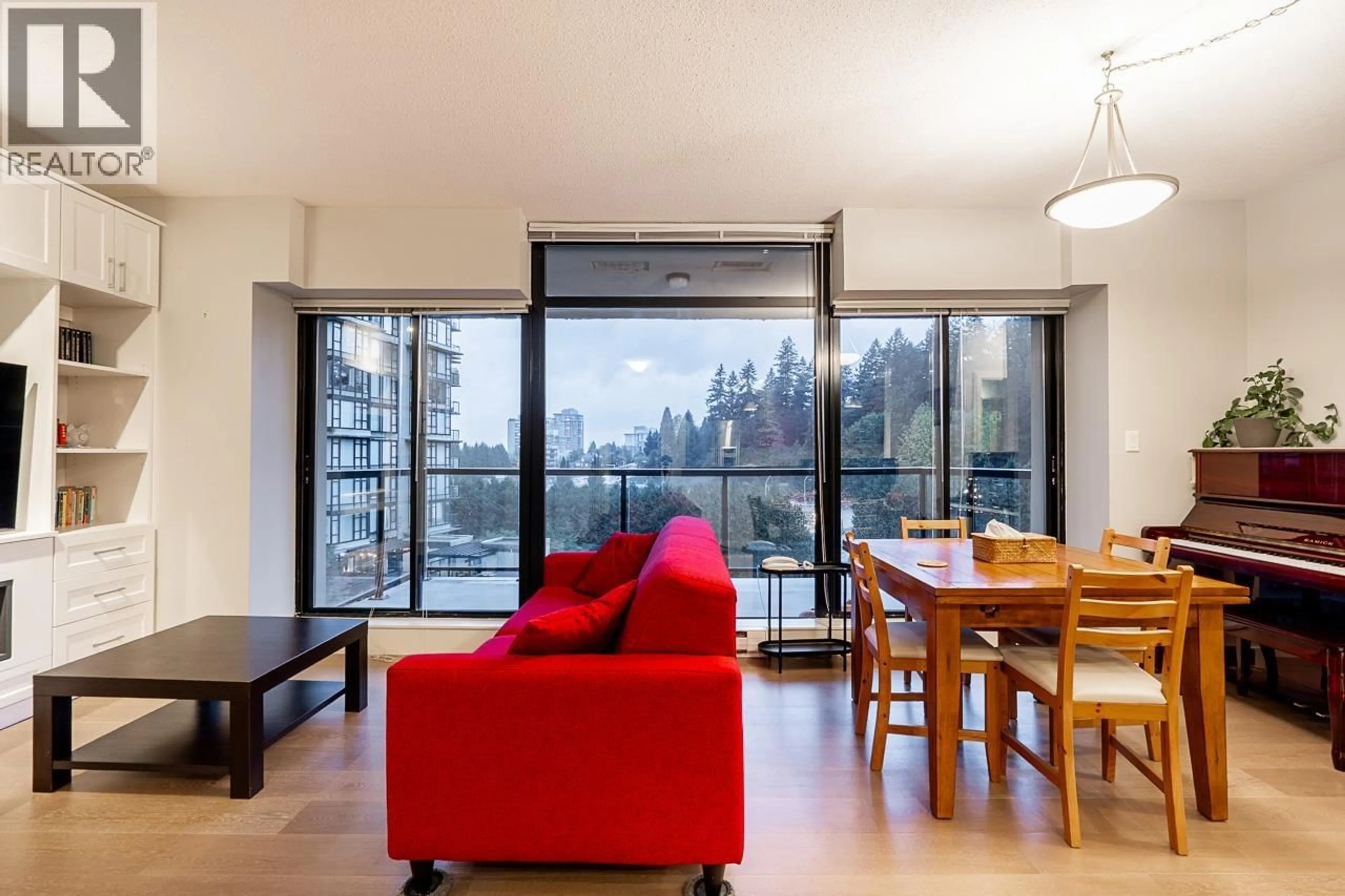 Living room with furniture, wood/laminate floor for 702 - 15 ROYAL AVENUE, New Westminster British Columbia V3L0A9