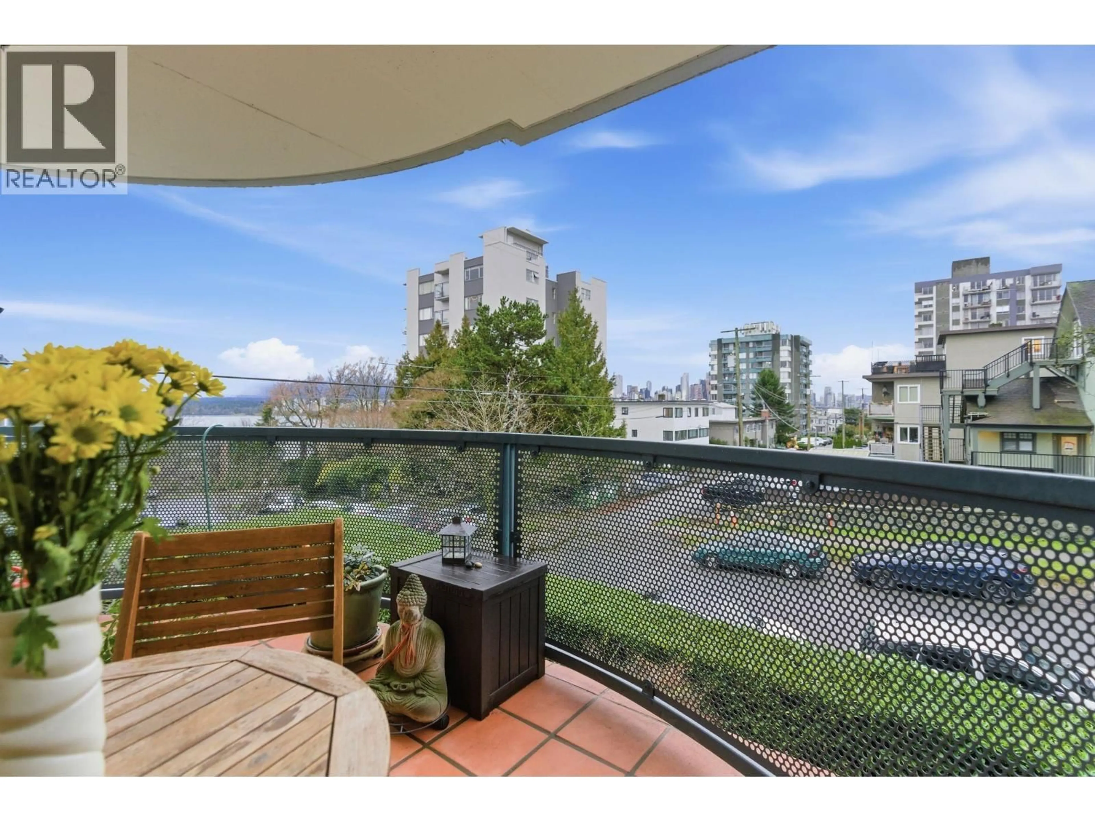 Balcony in the apartment, water/lake/river/ocean view for 203 - 2405 2ND AVENUE, Vancouver British Columbia V6K1J5