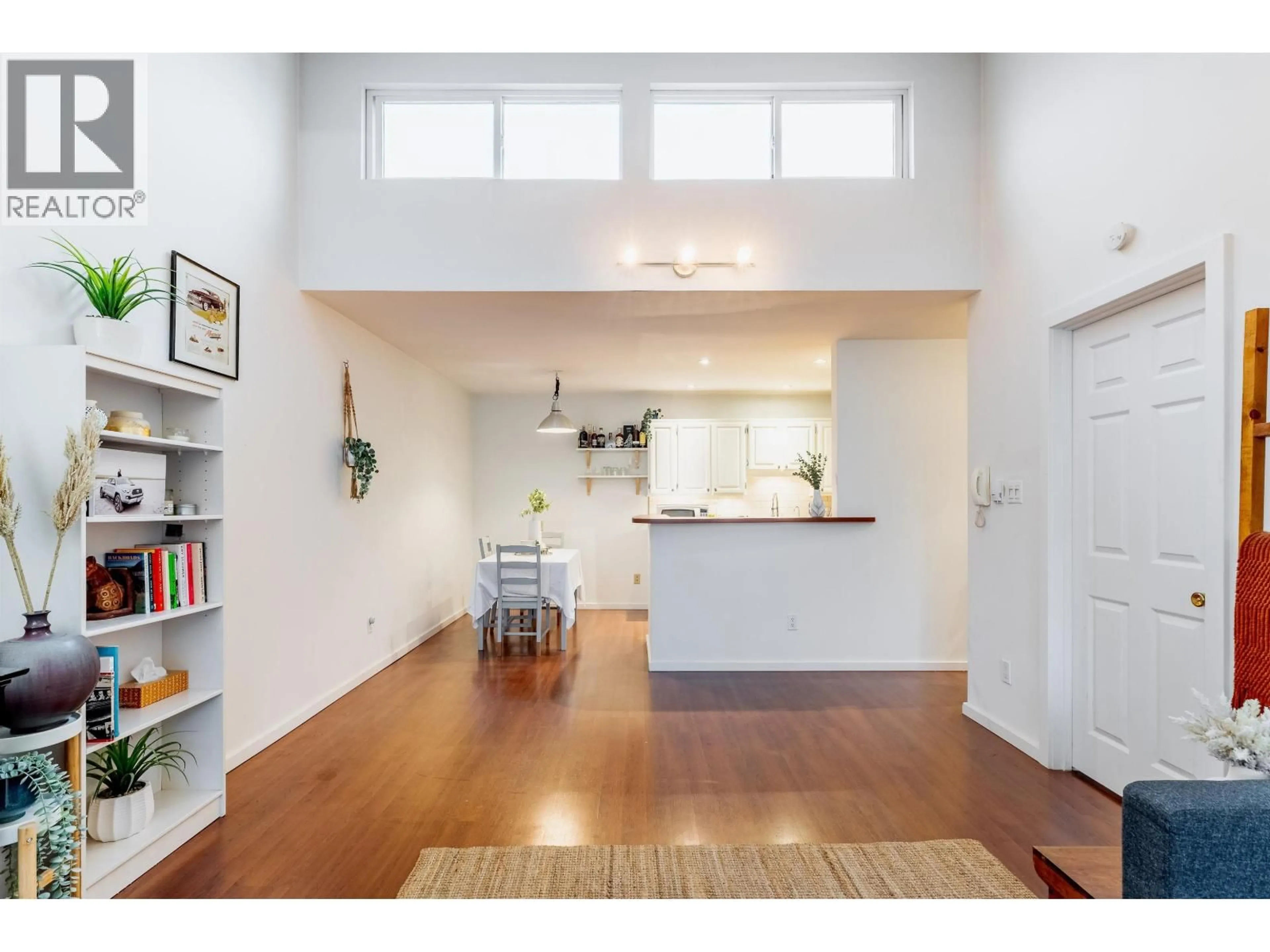 Open concept kitchen, unknown for 319 - 206 15TH STREET, North Vancouver British Columbia V7L2R3