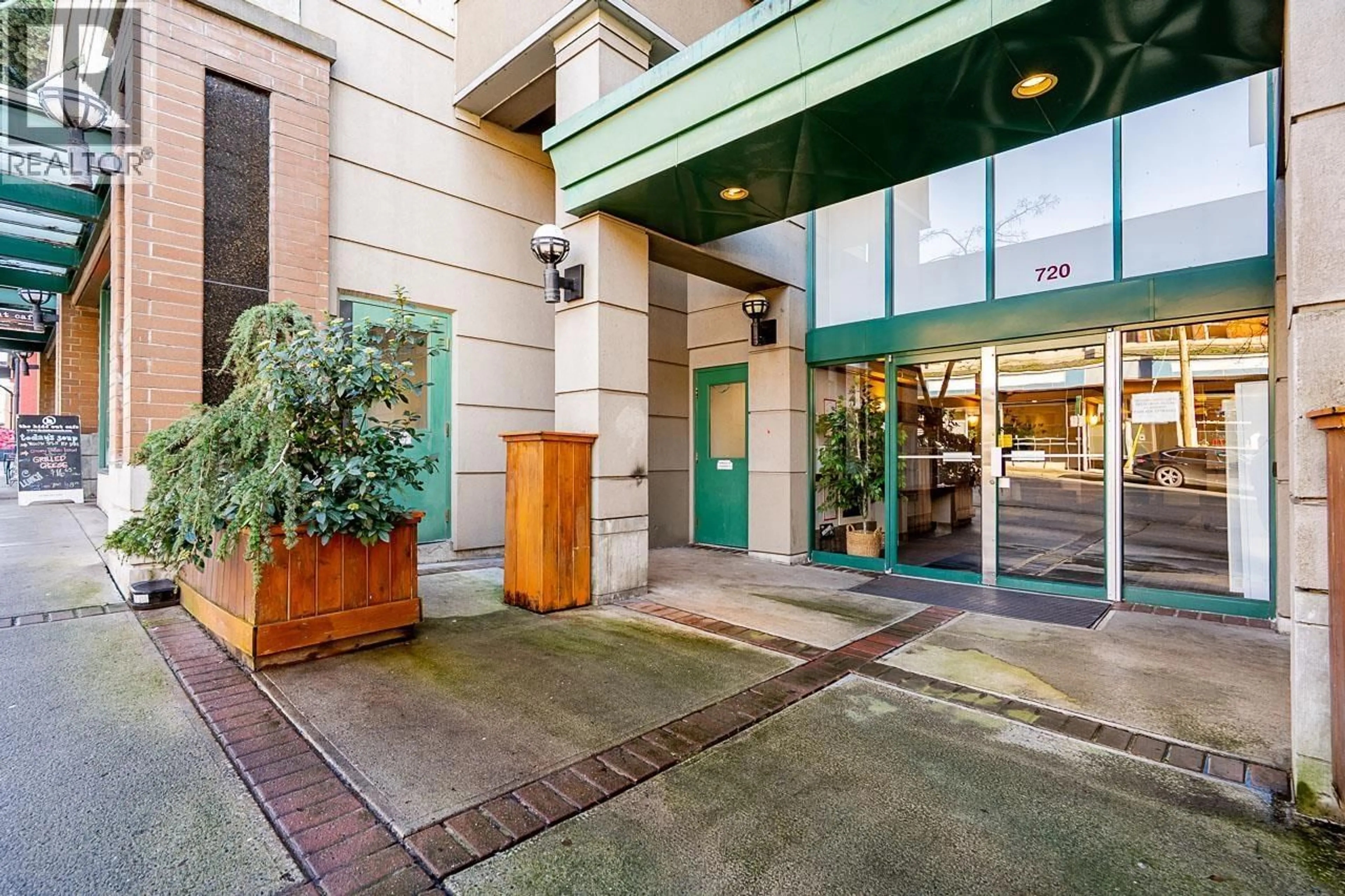 Indoor foyer for 707 - 720 CARNARVON STREET, New Westminster British Columbia V3M6S2