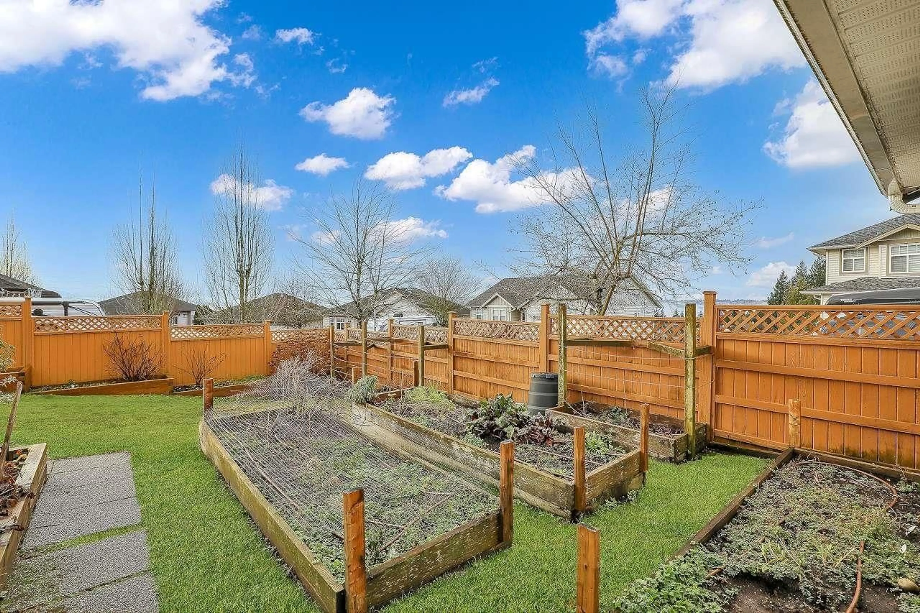 Patio, unknown for 32484 BEST AVENUE, Mission British Columbia V2V7N9