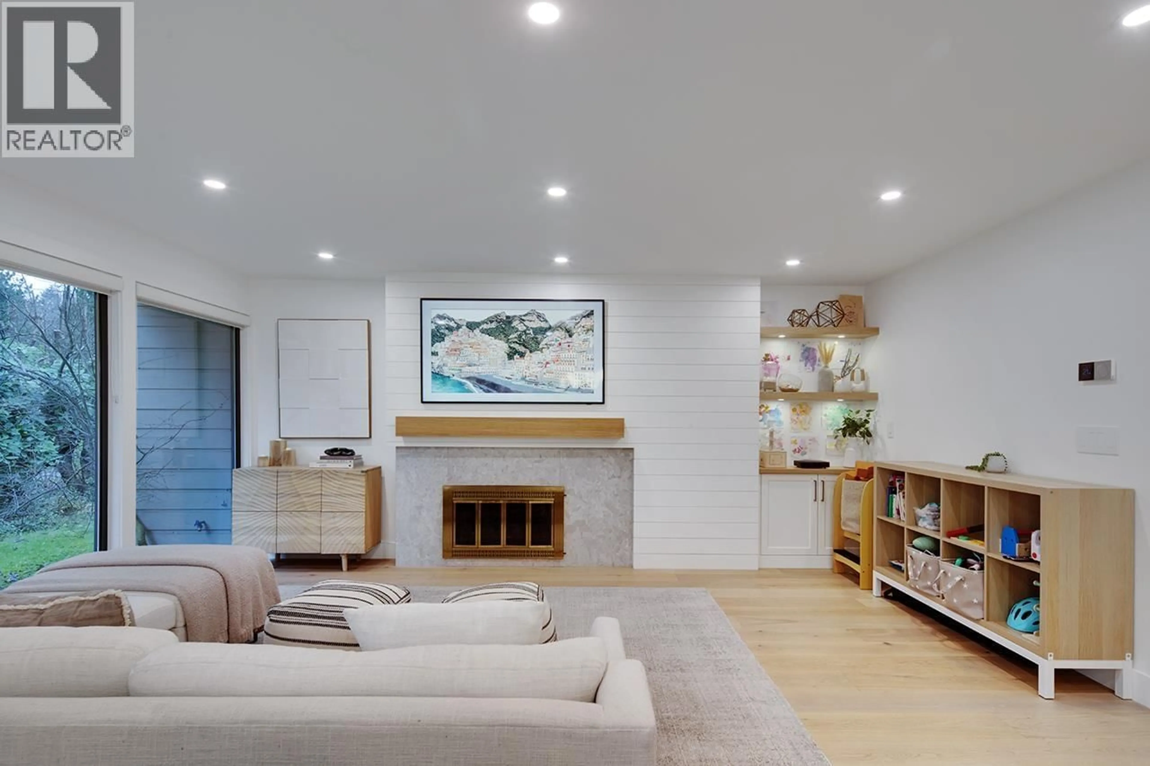 Living room with furniture, unknown for 2159 MCMULLEN AVENUE, Vancouver British Columbia V6L3B3