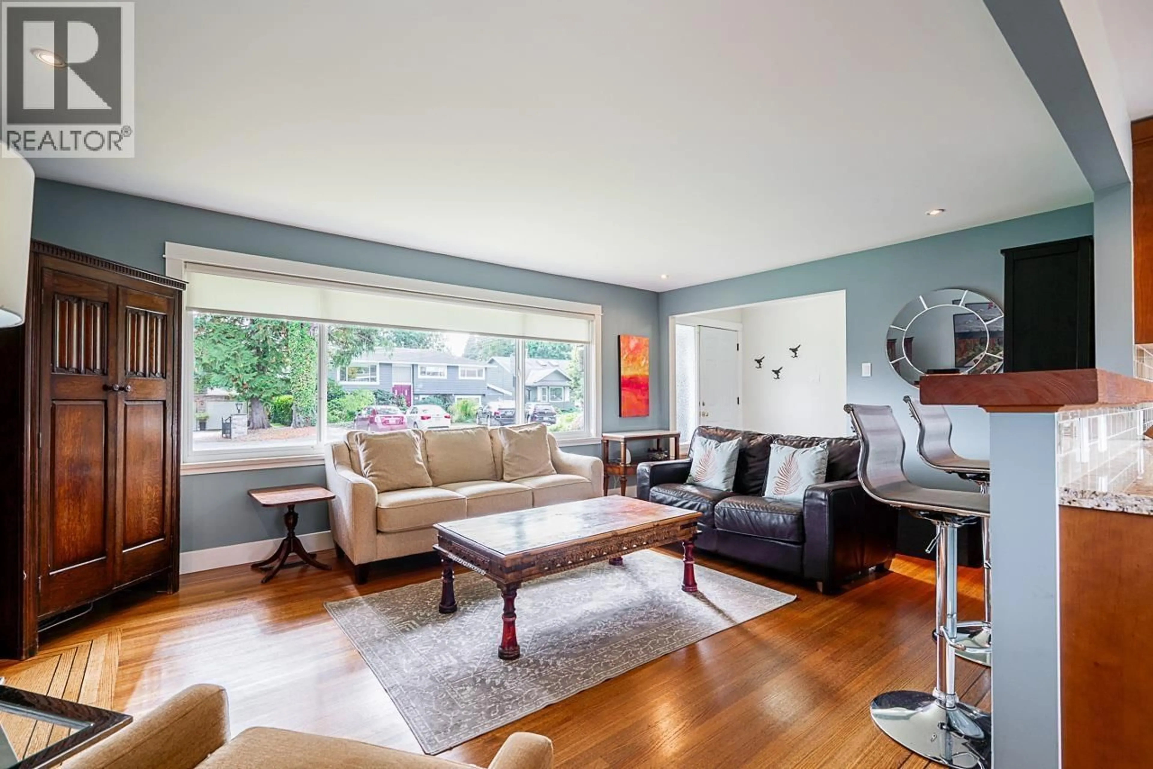 Living room with furniture, wood/laminate floor for 5015 CHEHALIS DRIVE, Delta British Columbia V4M1Y7