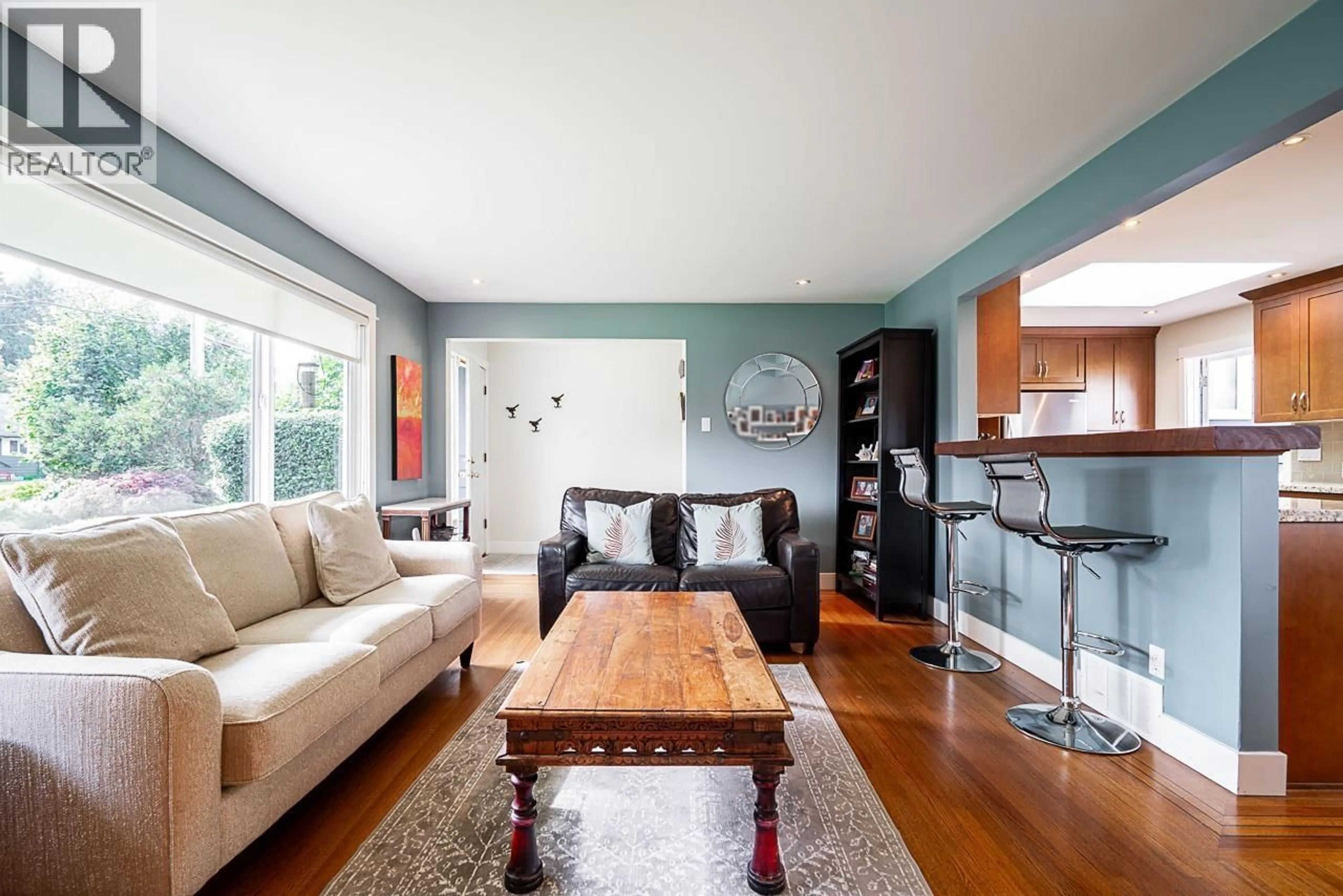 Living room with furniture, wood/laminate floor for 5015 CHEHALIS DRIVE, Delta British Columbia V4M1Y7