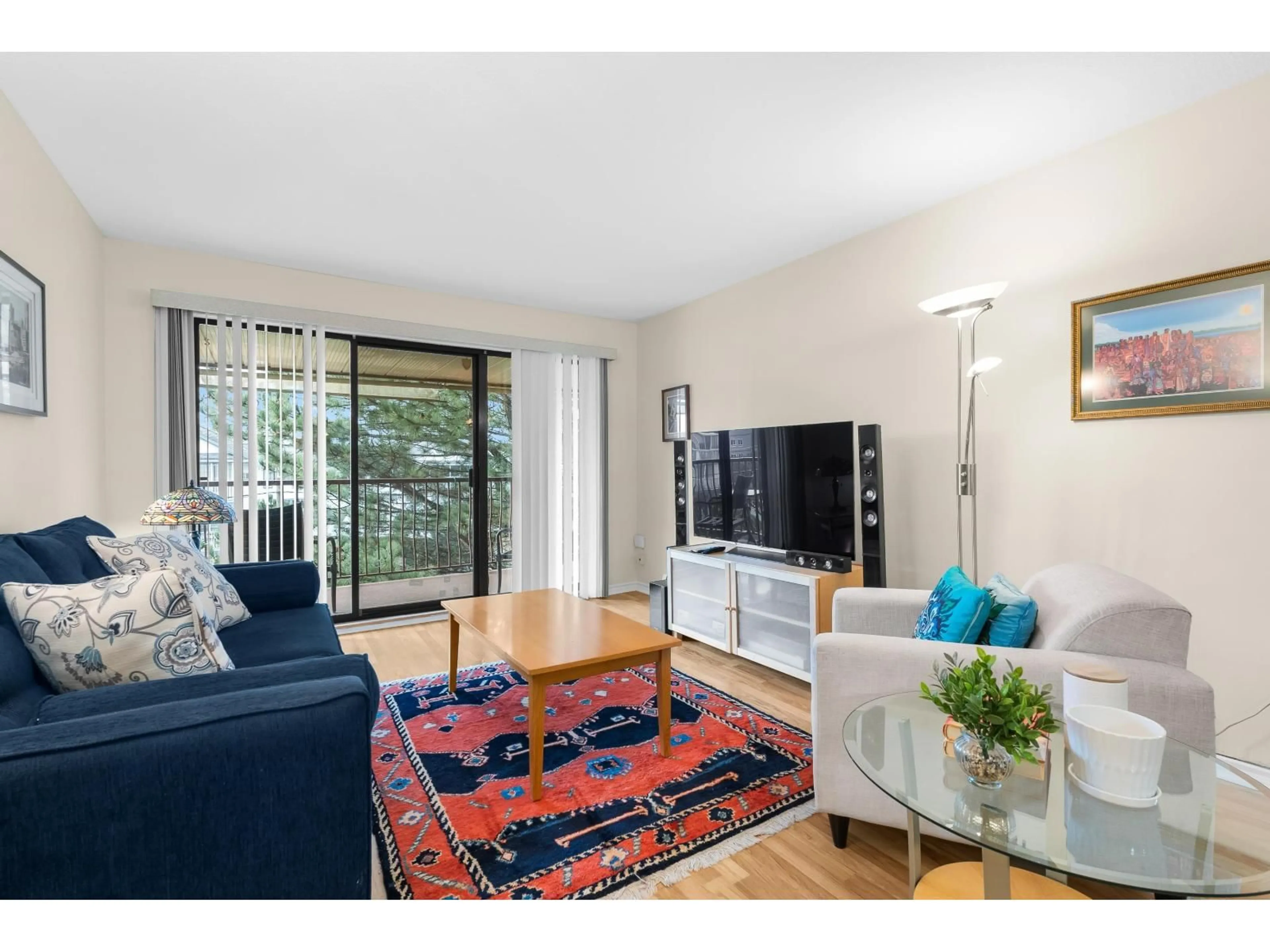 Living room with furniture, unknown for 302 - 2414 CHURCH STREET, Abbotsford British Columbia V2T3J7