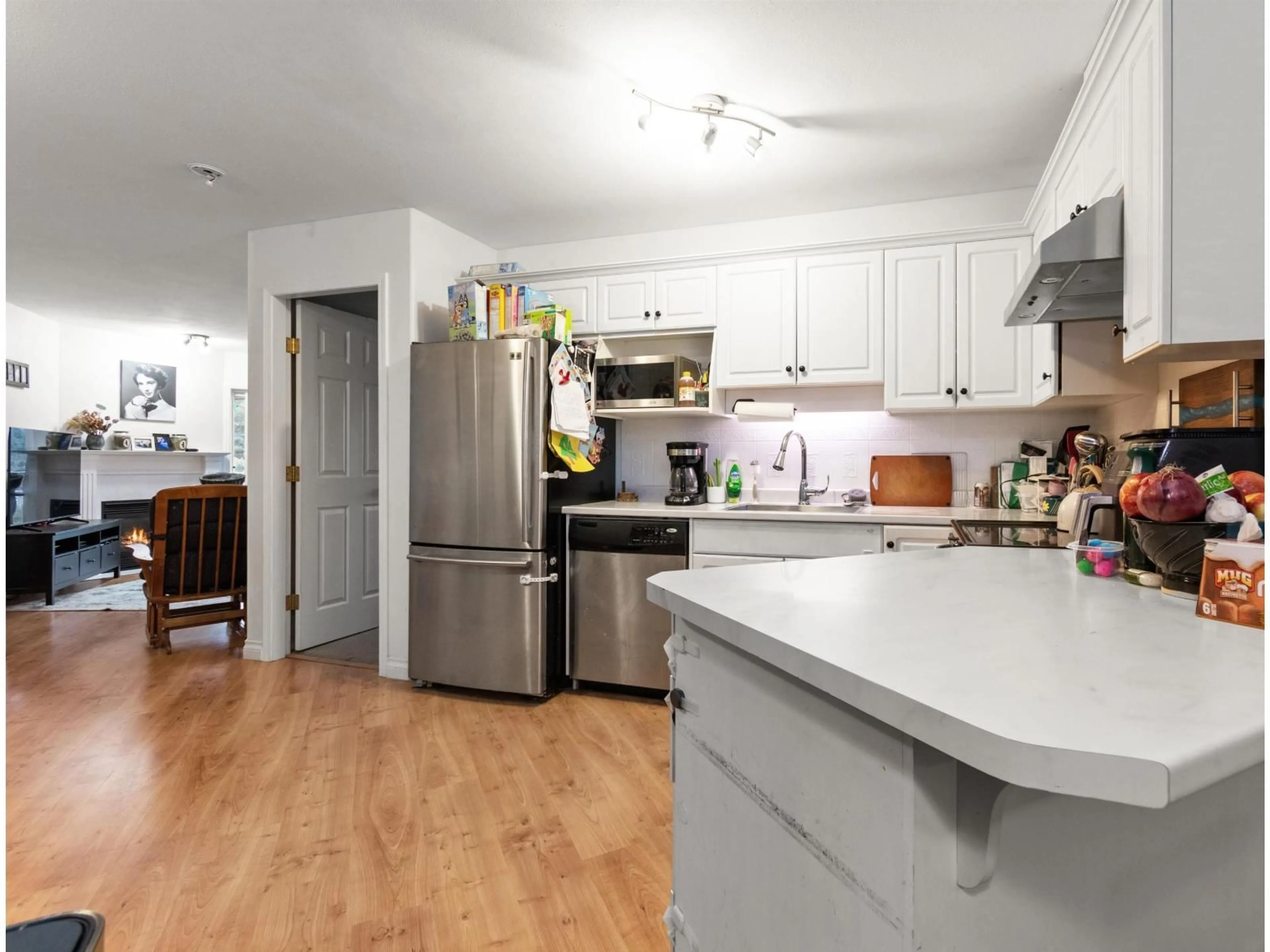 Open concept kitchen, unknown for 308 - 5765 VEDDER ROAD, Chilliwack British Columbia V2R1C3