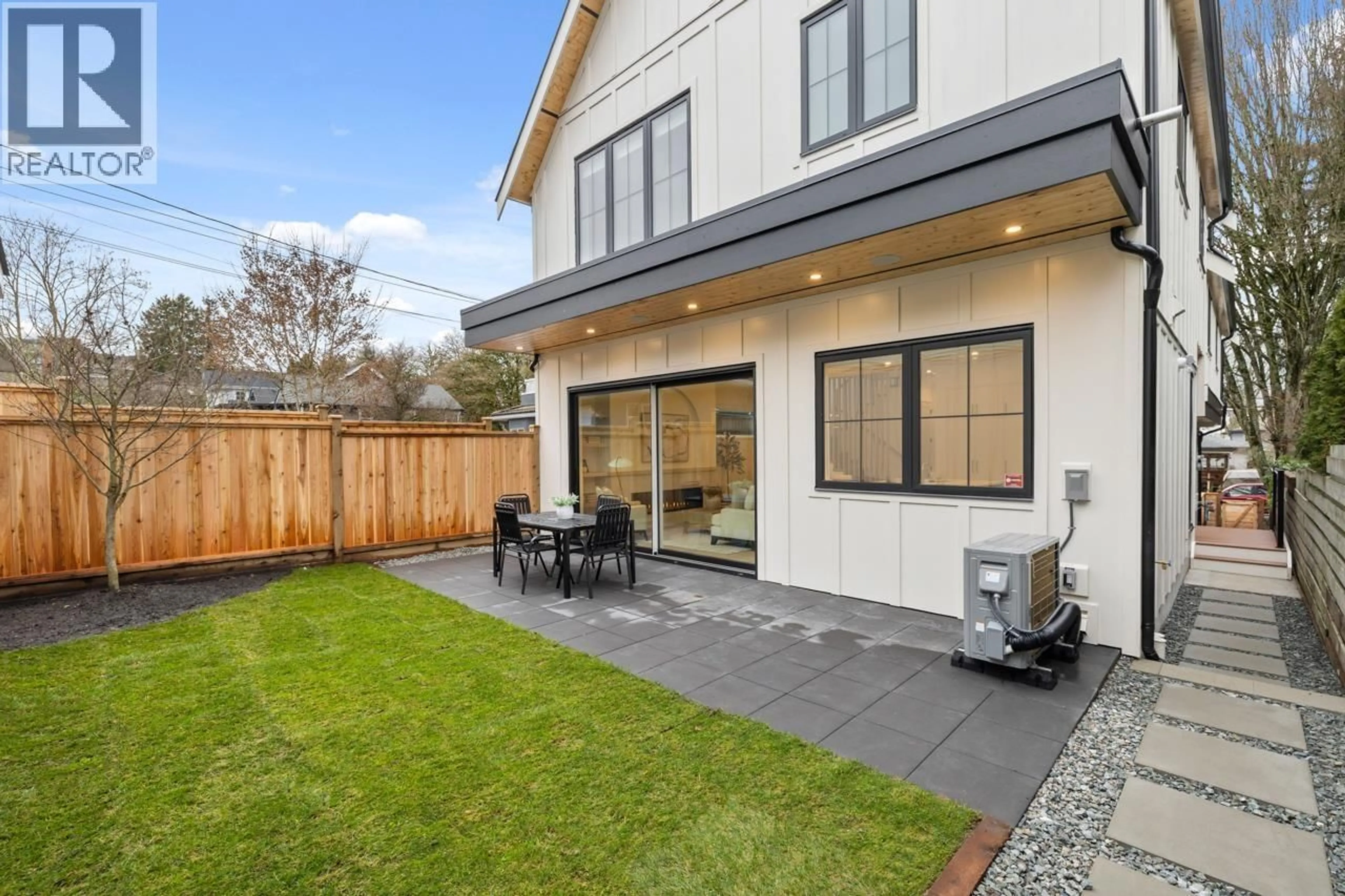 Patio, street for 2 - 810 22ND AVENUE, Vancouver British Columbia V5V1V7