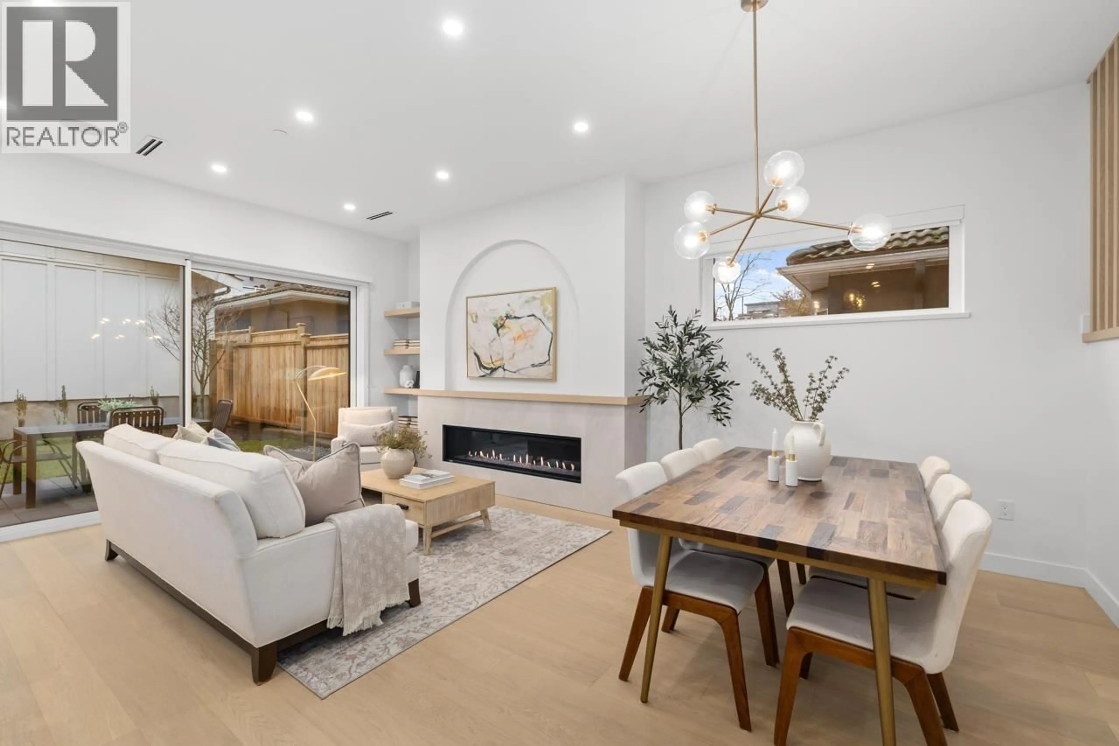 Living room with furniture, unknown for 2 - 810 22ND AVENUE, Vancouver British Columbia V5V1V7