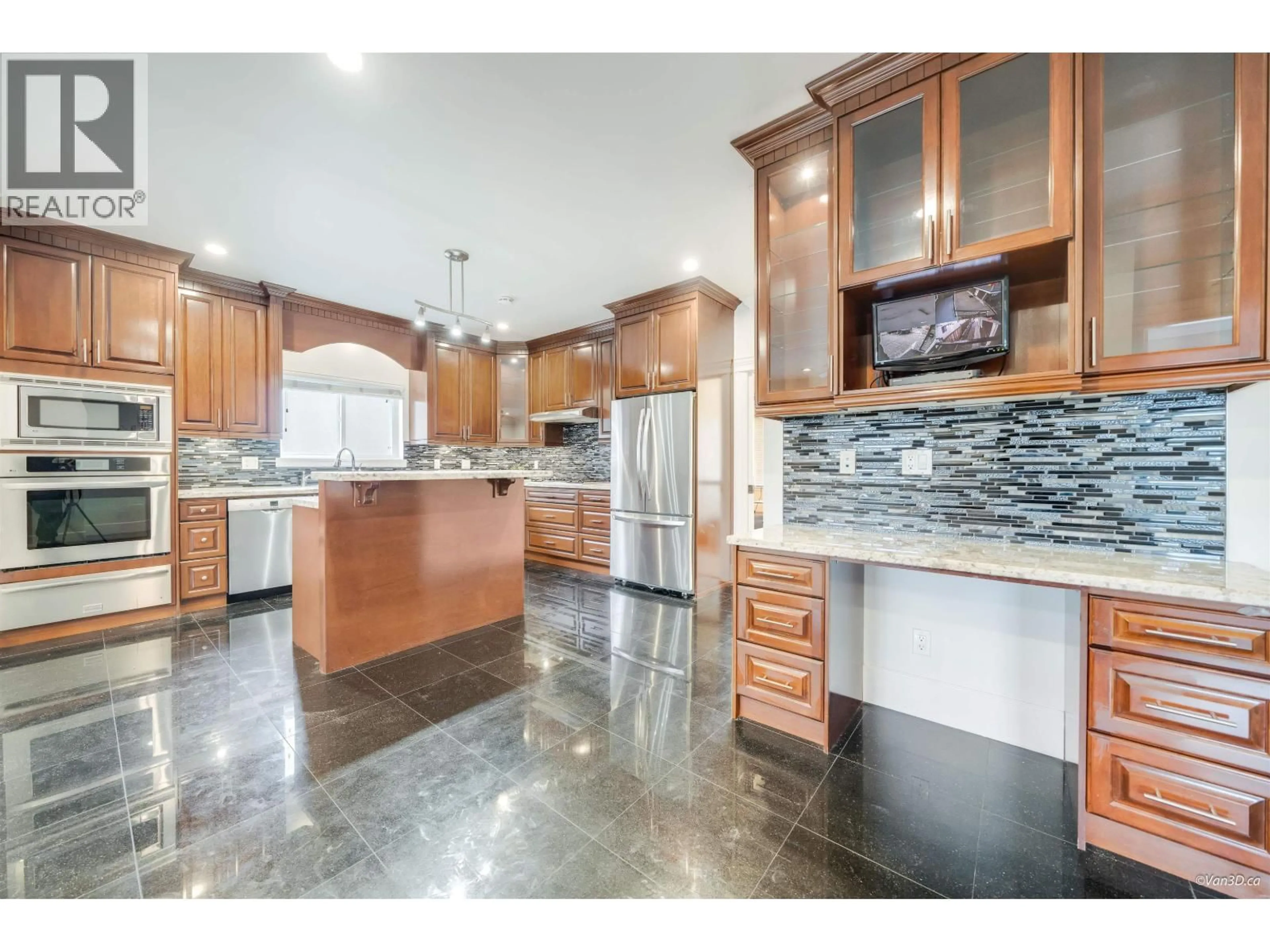 Open concept kitchen, ceramic/tile floor for 7821 17TH AVENUE, Burnaby British Columbia V3N1M1