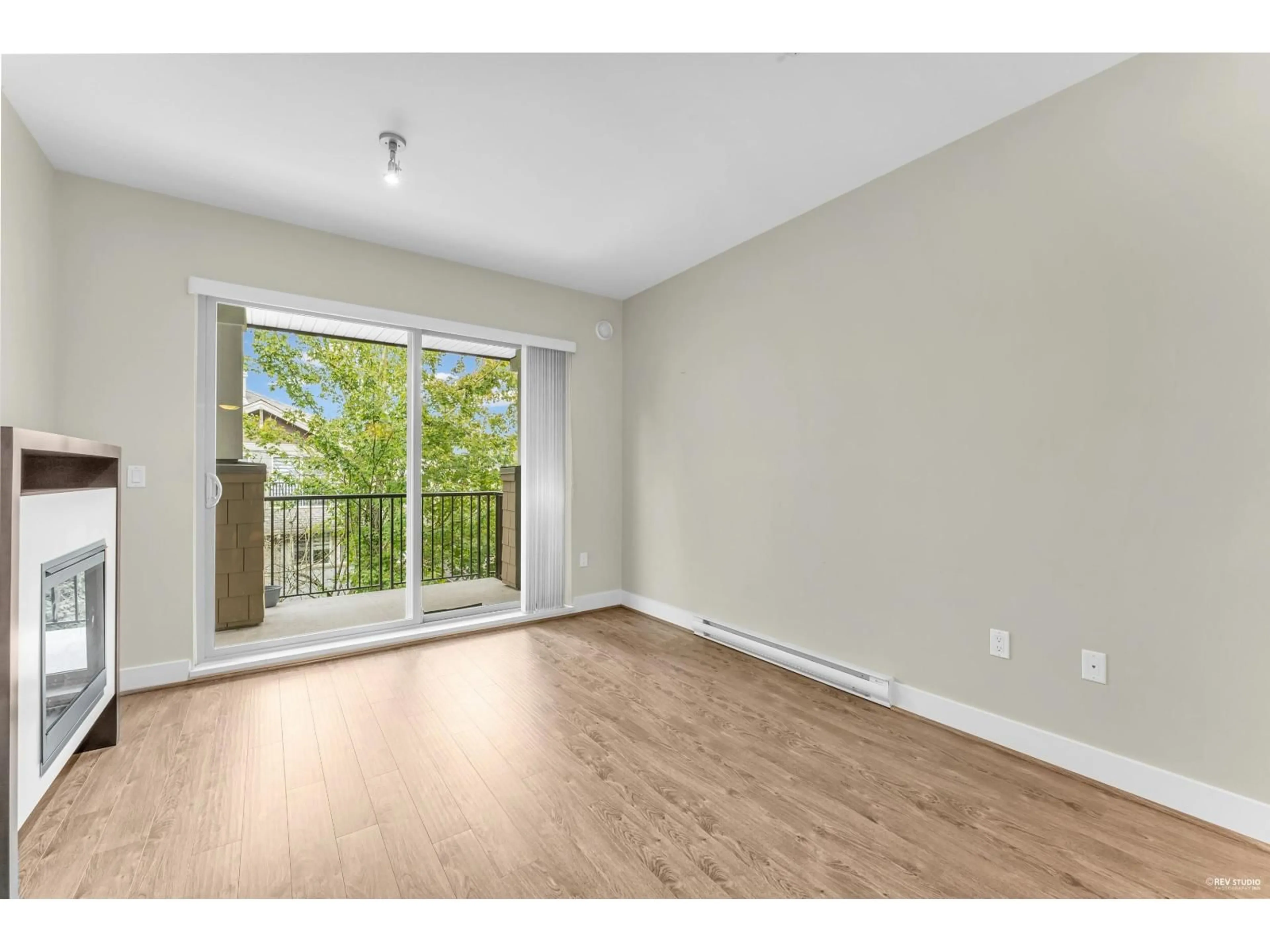 A pic of a room for 322 - 6688 120 STREET, Surrey British Columbia V3W1T8