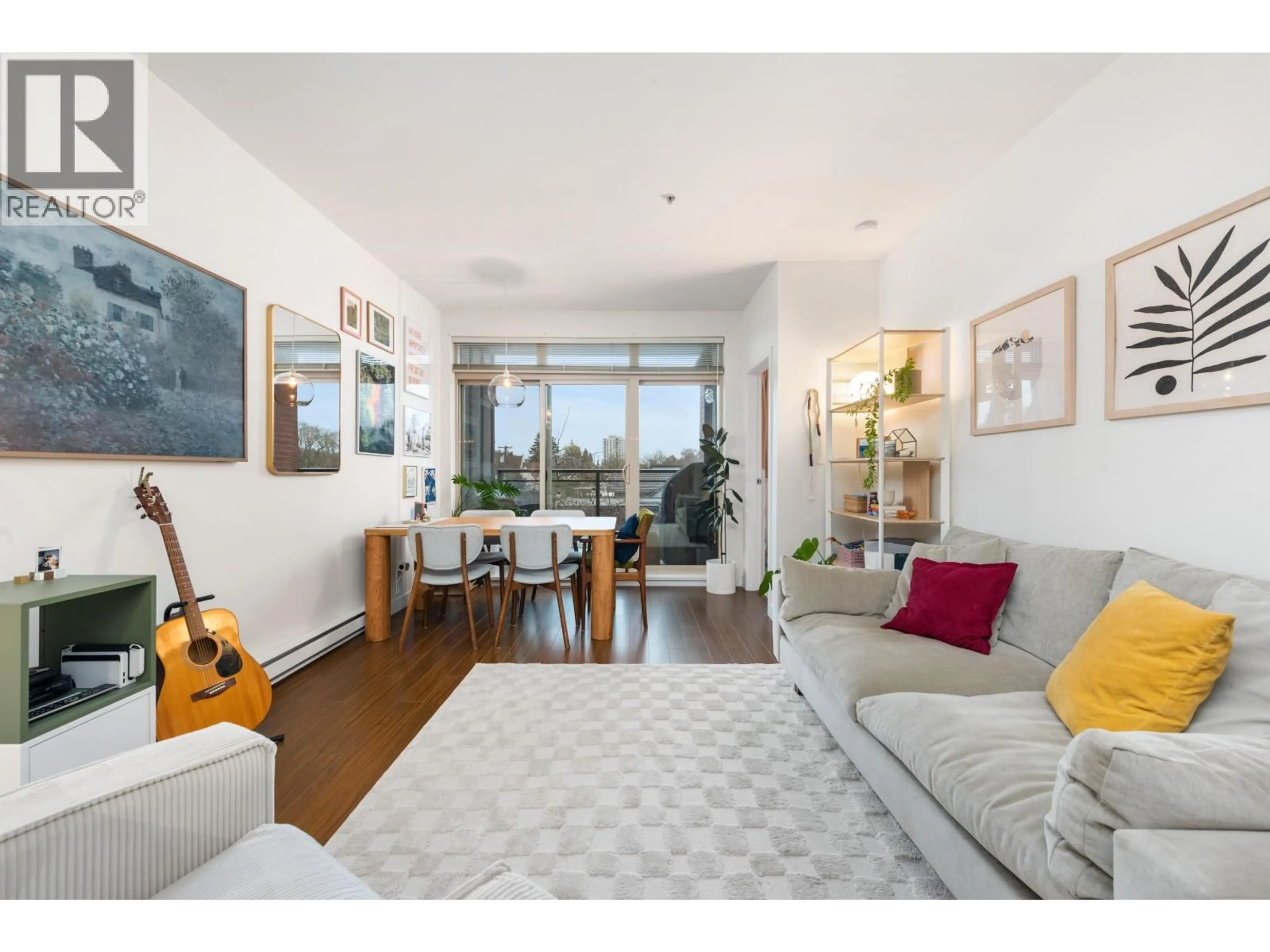 Living room with furniture, wood/laminate floor for 315 - 707 20TH AVENUE, Vancouver British Columbia V5V0B3