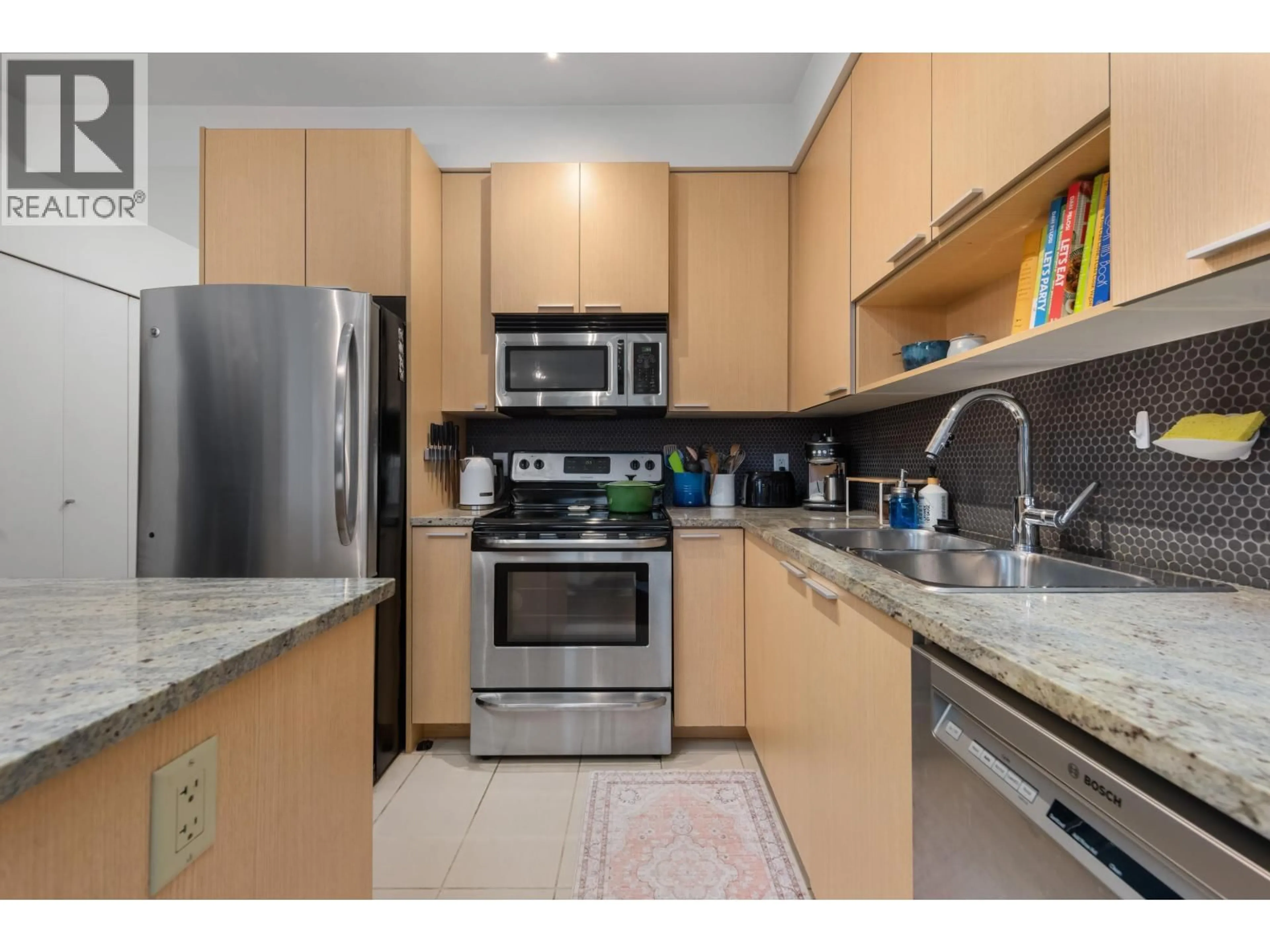 Standard kitchen, unknown for 315 - 707 20TH AVENUE, Vancouver British Columbia V5V0B3
