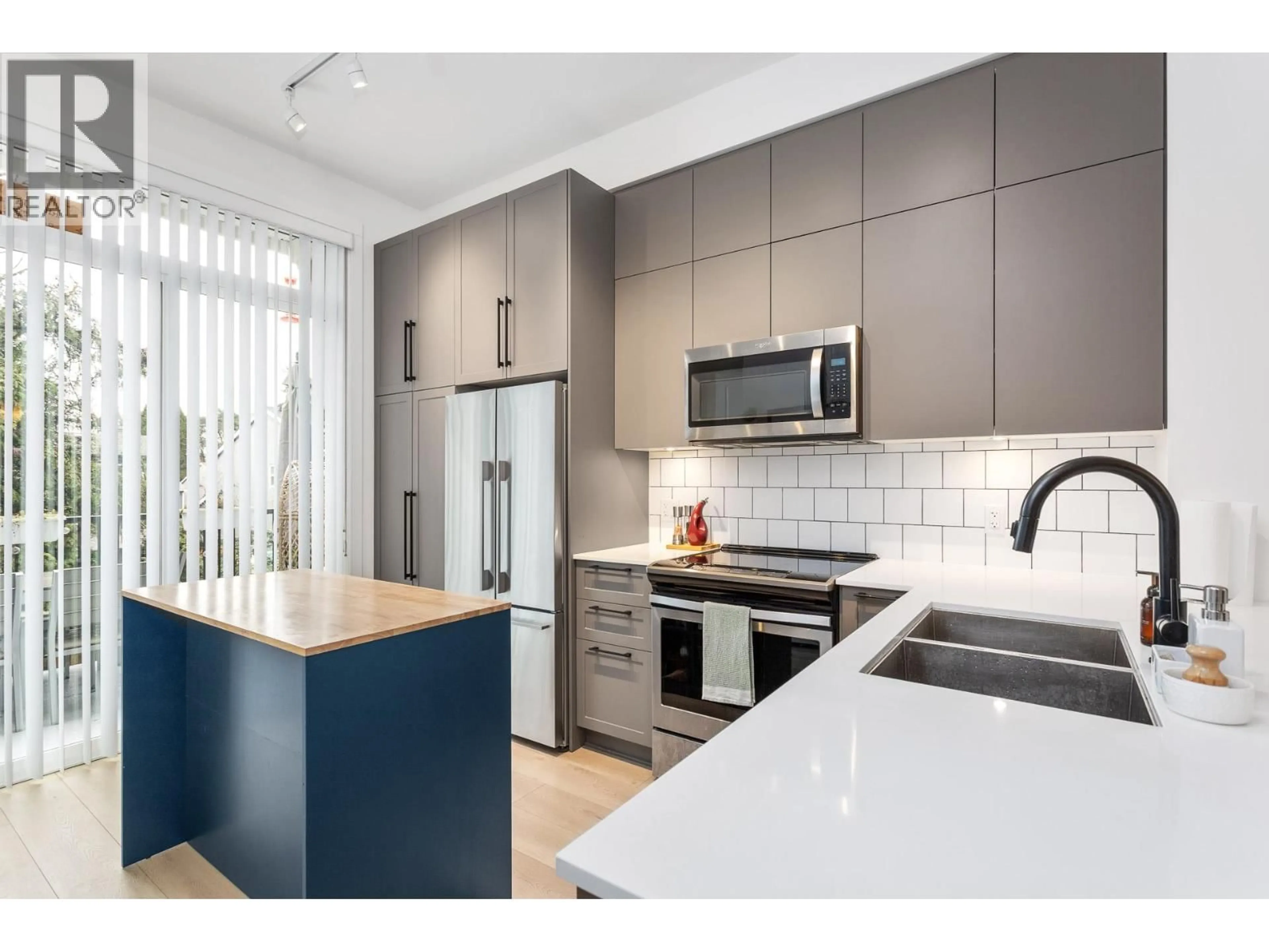 Open concept kitchen, ceramic/tile floor for 3 - 19696 HAMMOND ROAD, Pitt Meadows British Columbia V3Y0G7