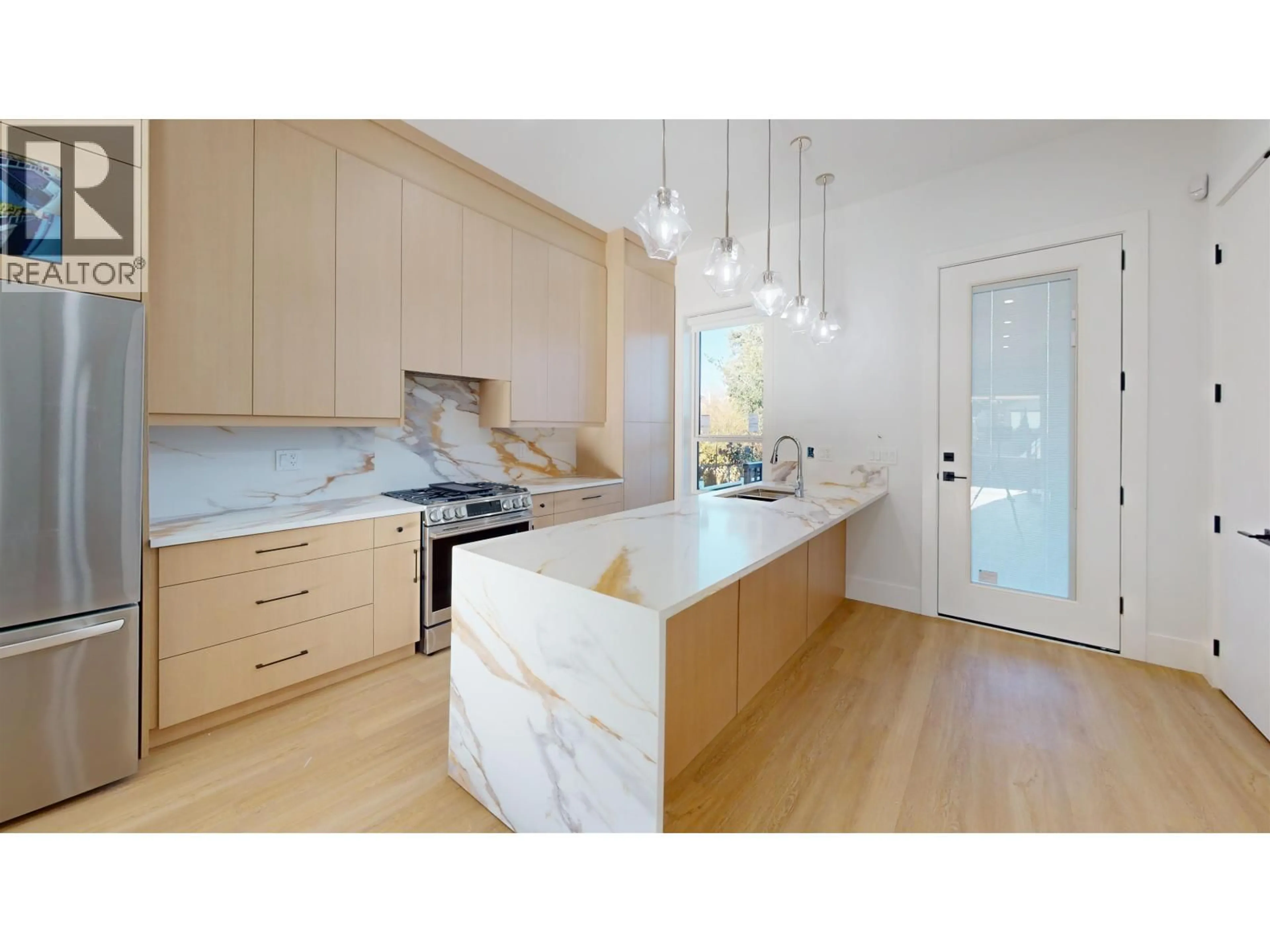 Contemporary kitchen, unknown for 2825 DUNDAS STREET, Vancouver British Columbia V5K1R5