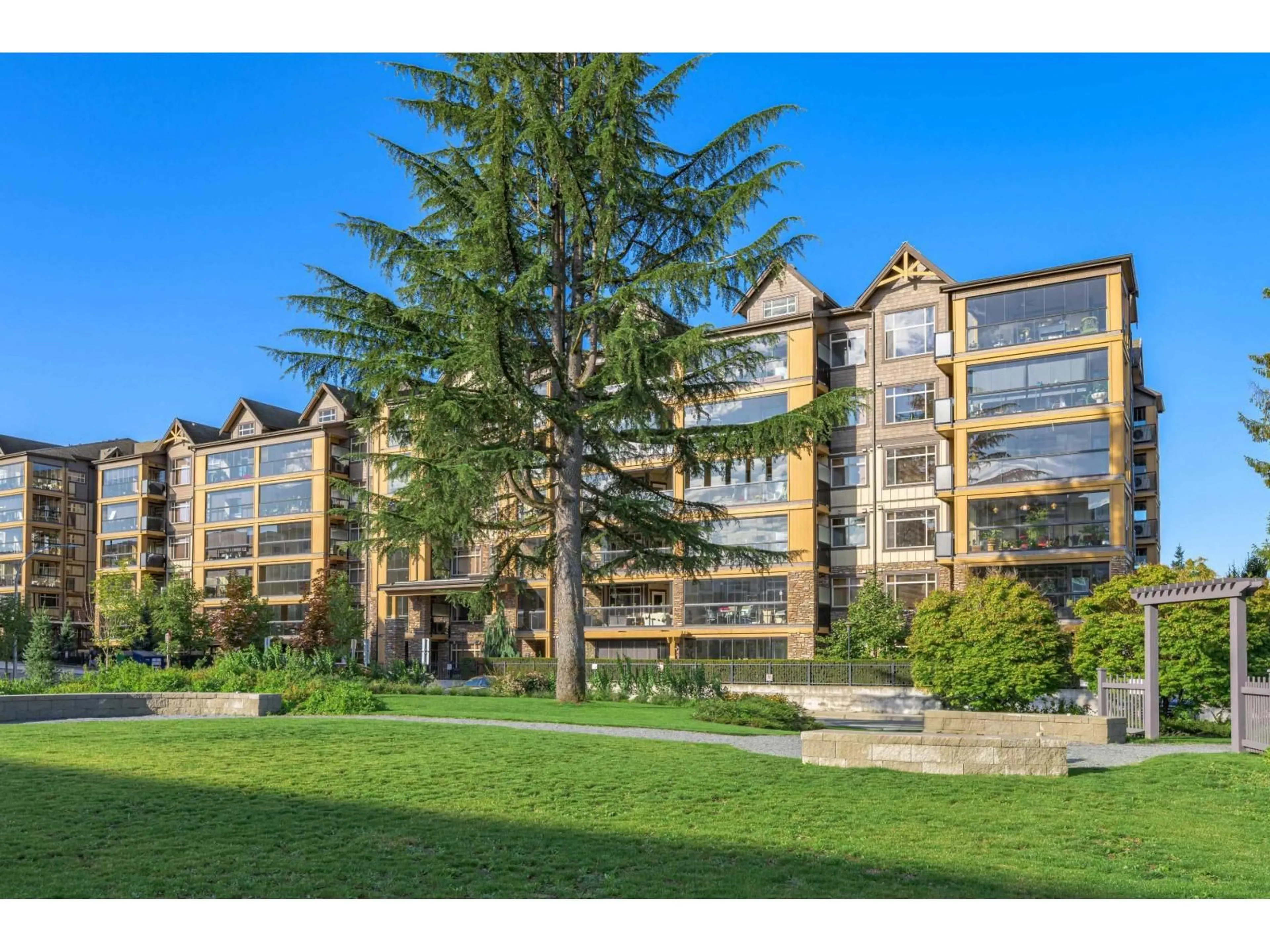 A pic from outside/outdoor area/front of a property/back of a property/a pic from drone, unknown for 224 - 8157 207 STREET, Langley British Columbia V2Y0V3