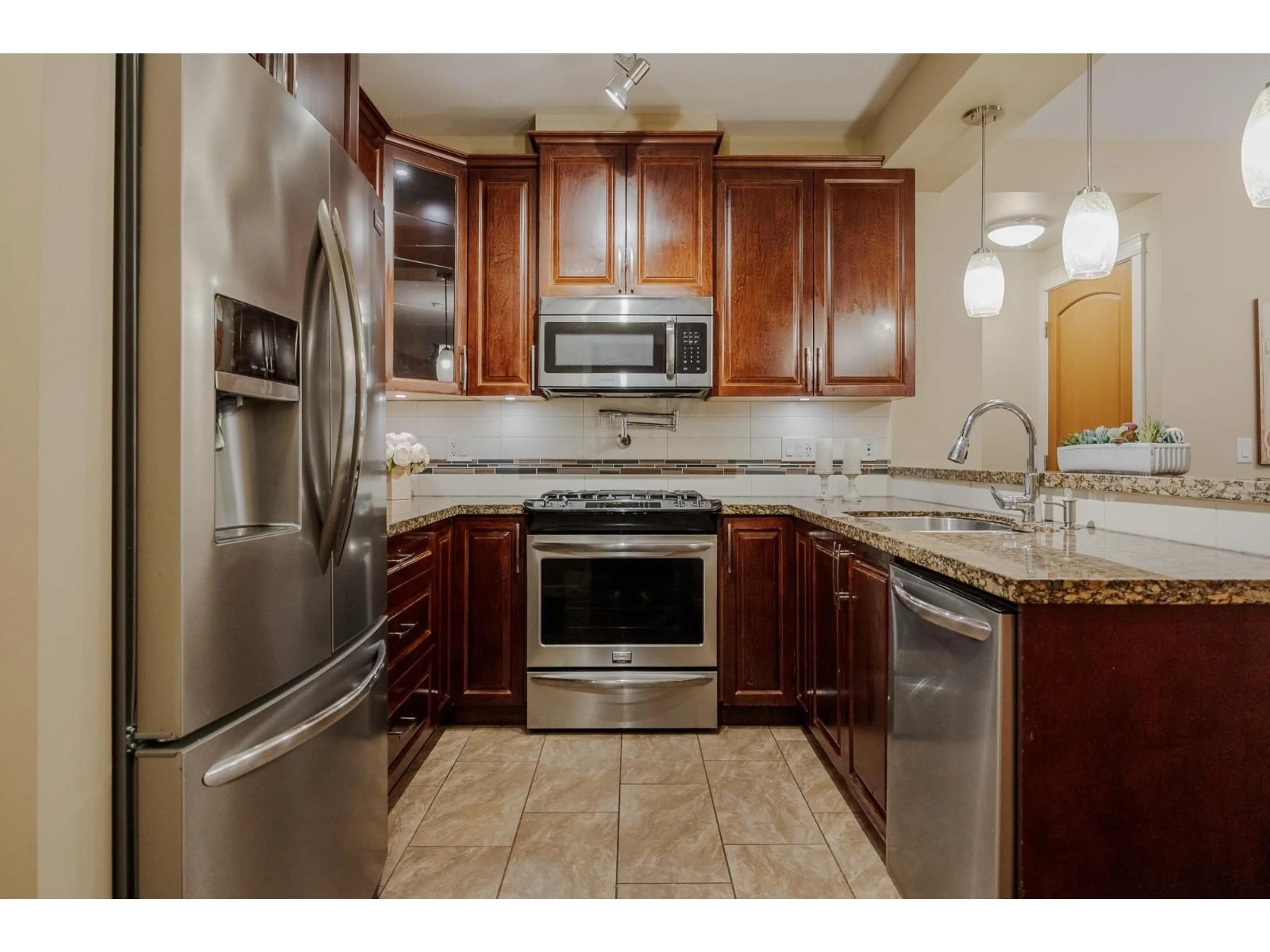 Standard kitchen, ceramic/tile floor for 224 - 8157 207 STREET, Langley British Columbia V2Y0V3