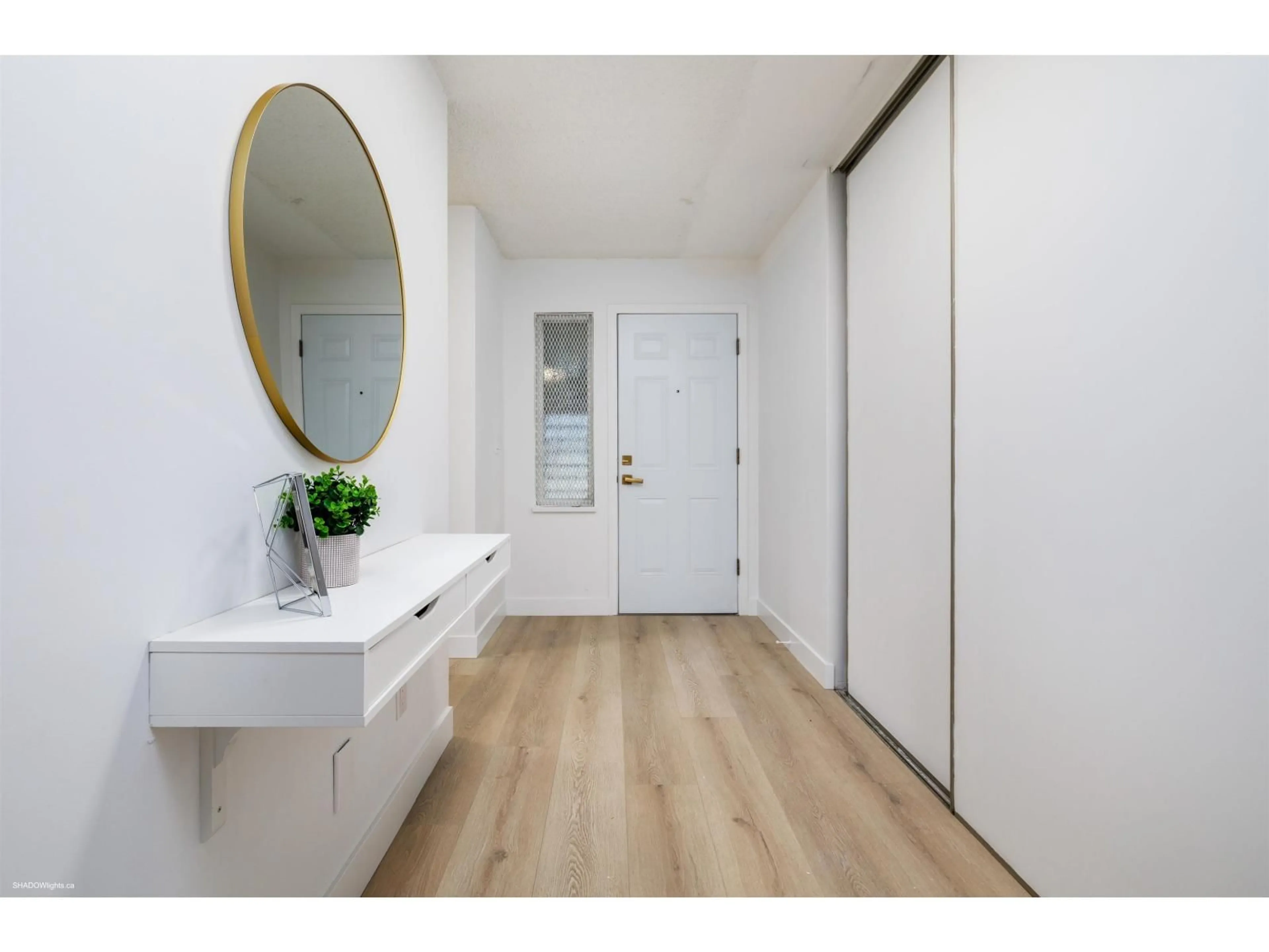 Indoor entryway for 15 - 45915 CHEAM AVENUE, Chilliwack British Columbia V2P1N7