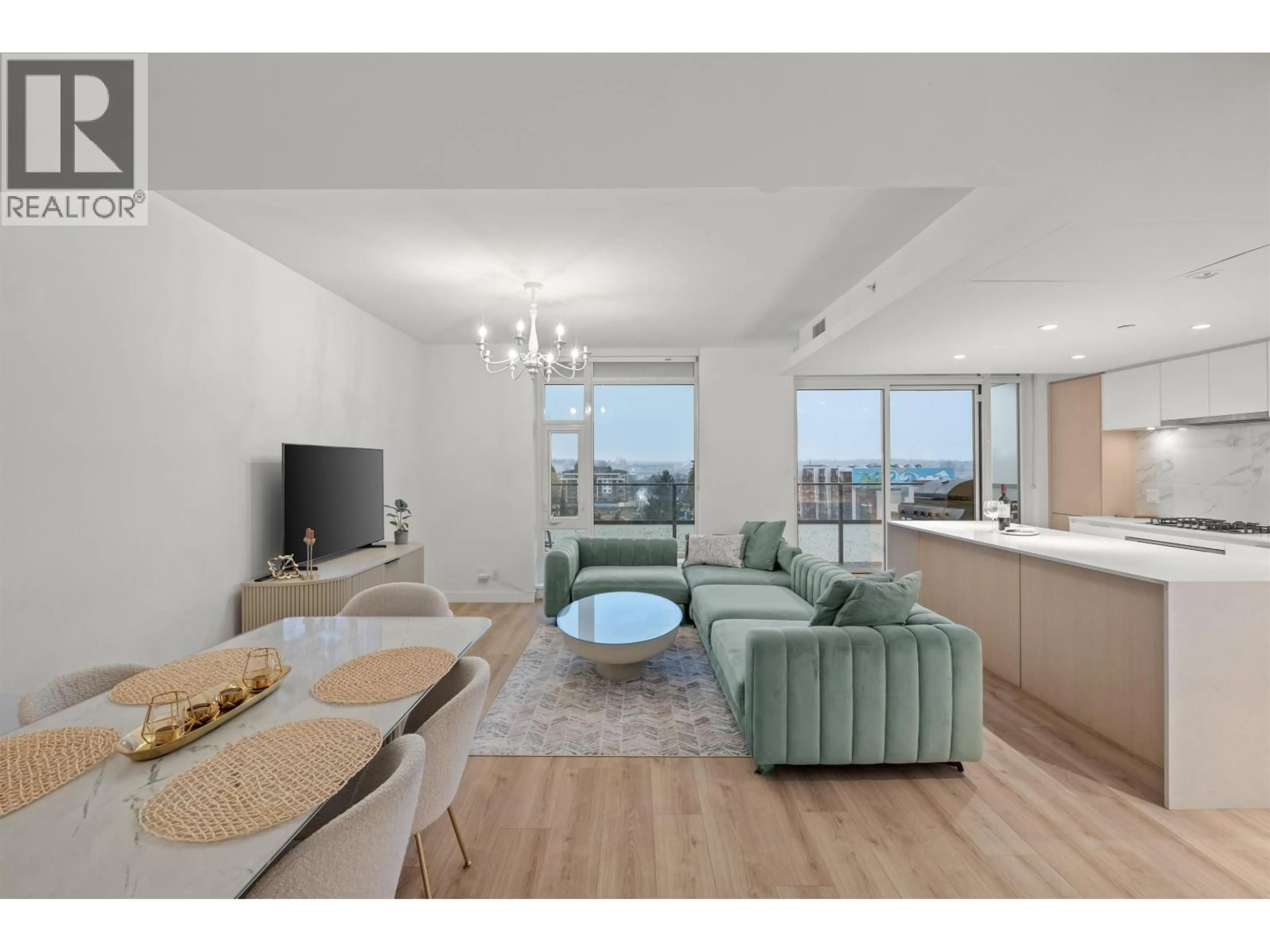 Living room with furniture, unknown for 611 - 1500 FERN STREET, North Vancouver British Columbia V7J0E6