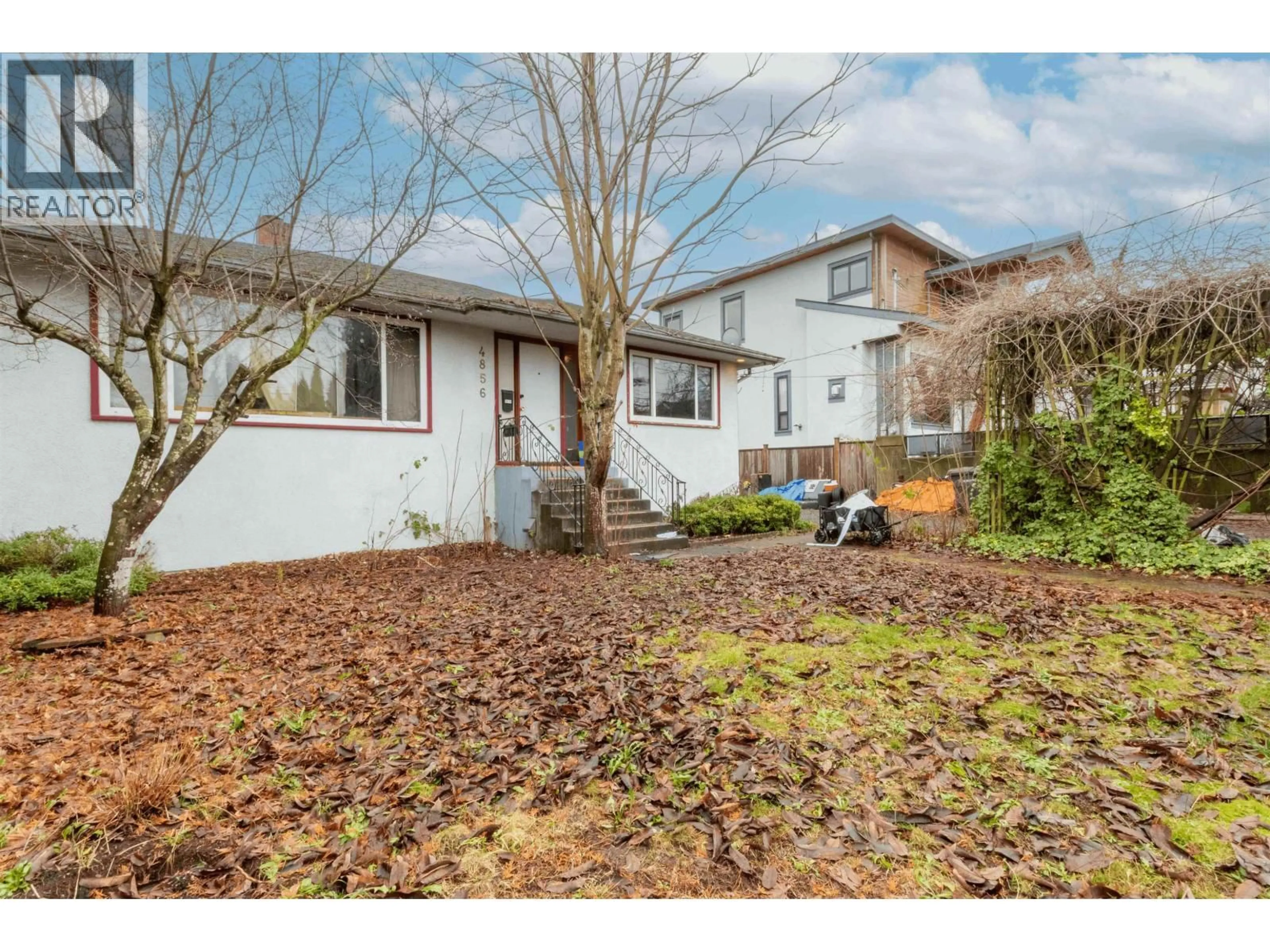 A pic from outside/outdoor area/front of a property/back of a property/a pic from drone, street for 4856 SMITH AVENUE, Burnaby British Columbia V5G2W4