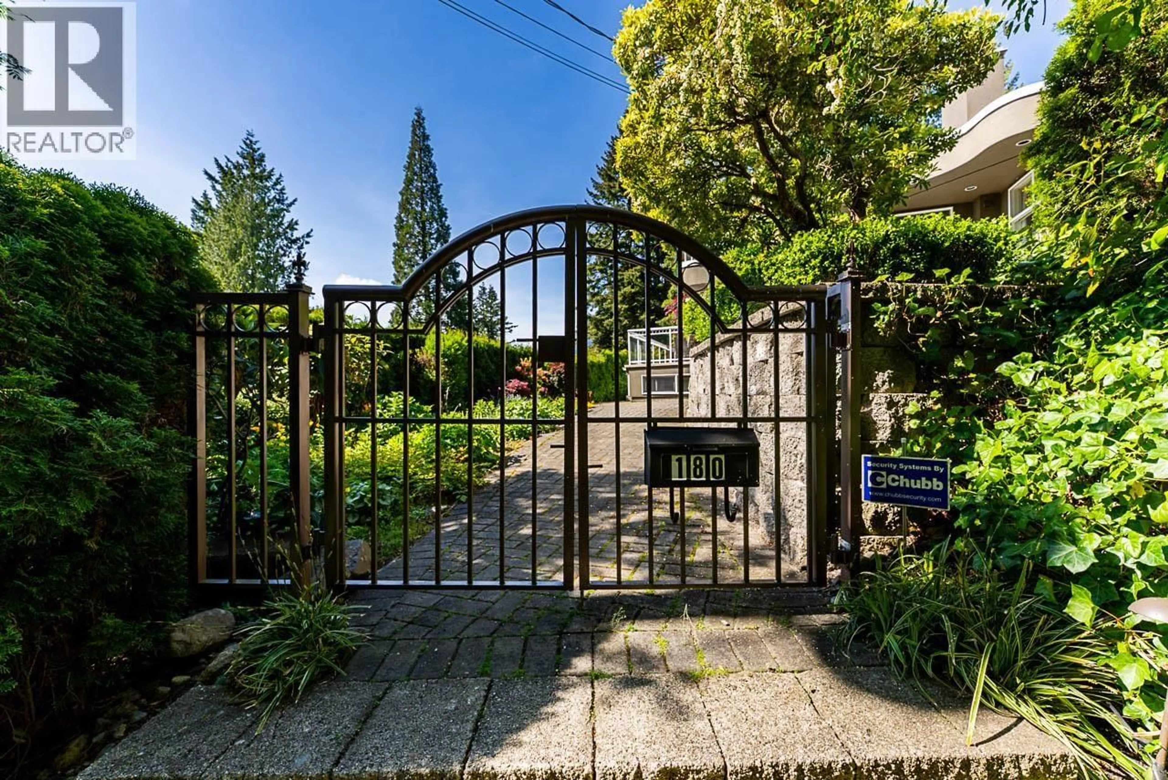 Patio, street for 180 W OSBORNE ROAD, North Vancouver British Columbia V7N2P8