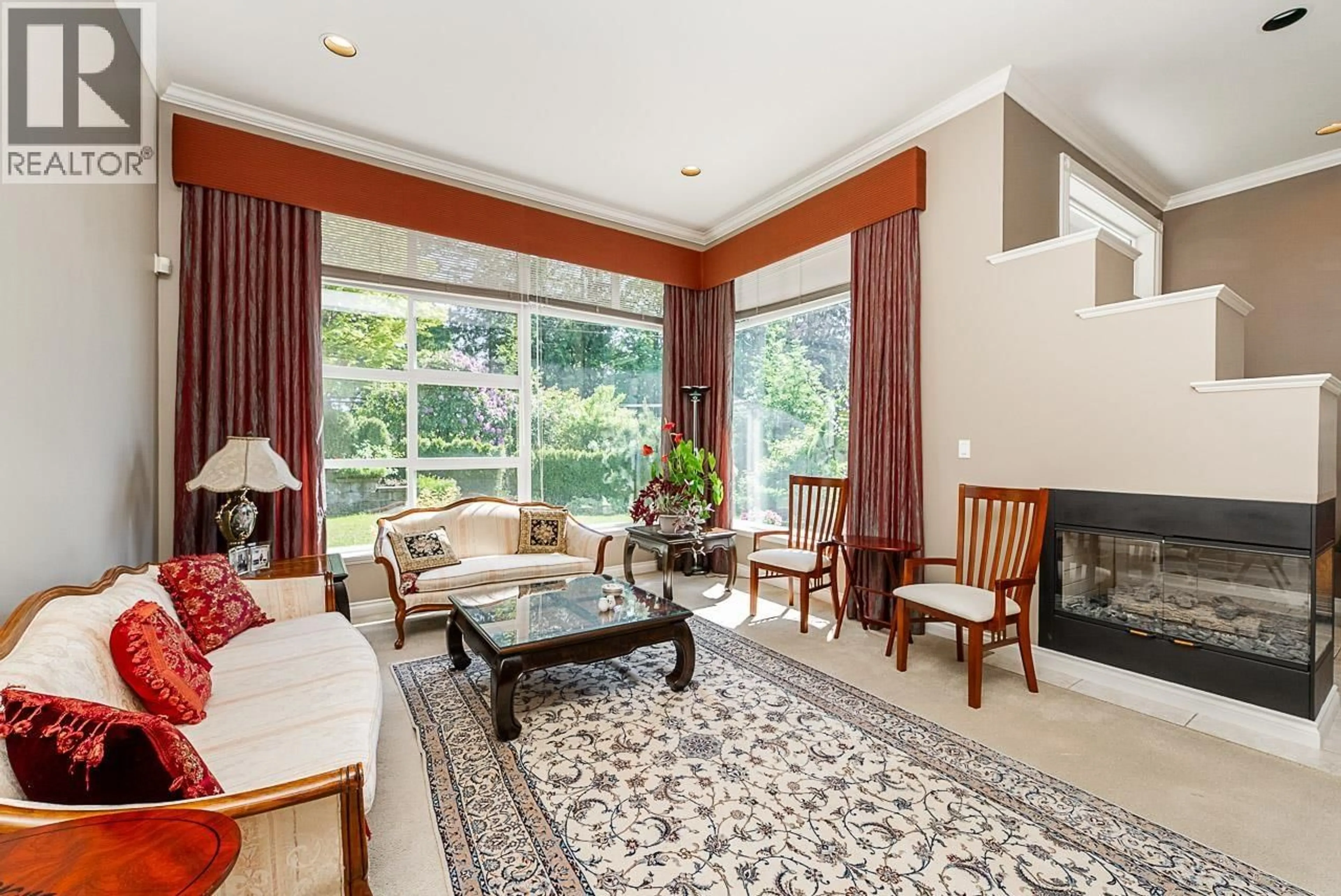 Living room with furniture, unknown for 180 W OSBORNE ROAD, North Vancouver British Columbia V7N2P8