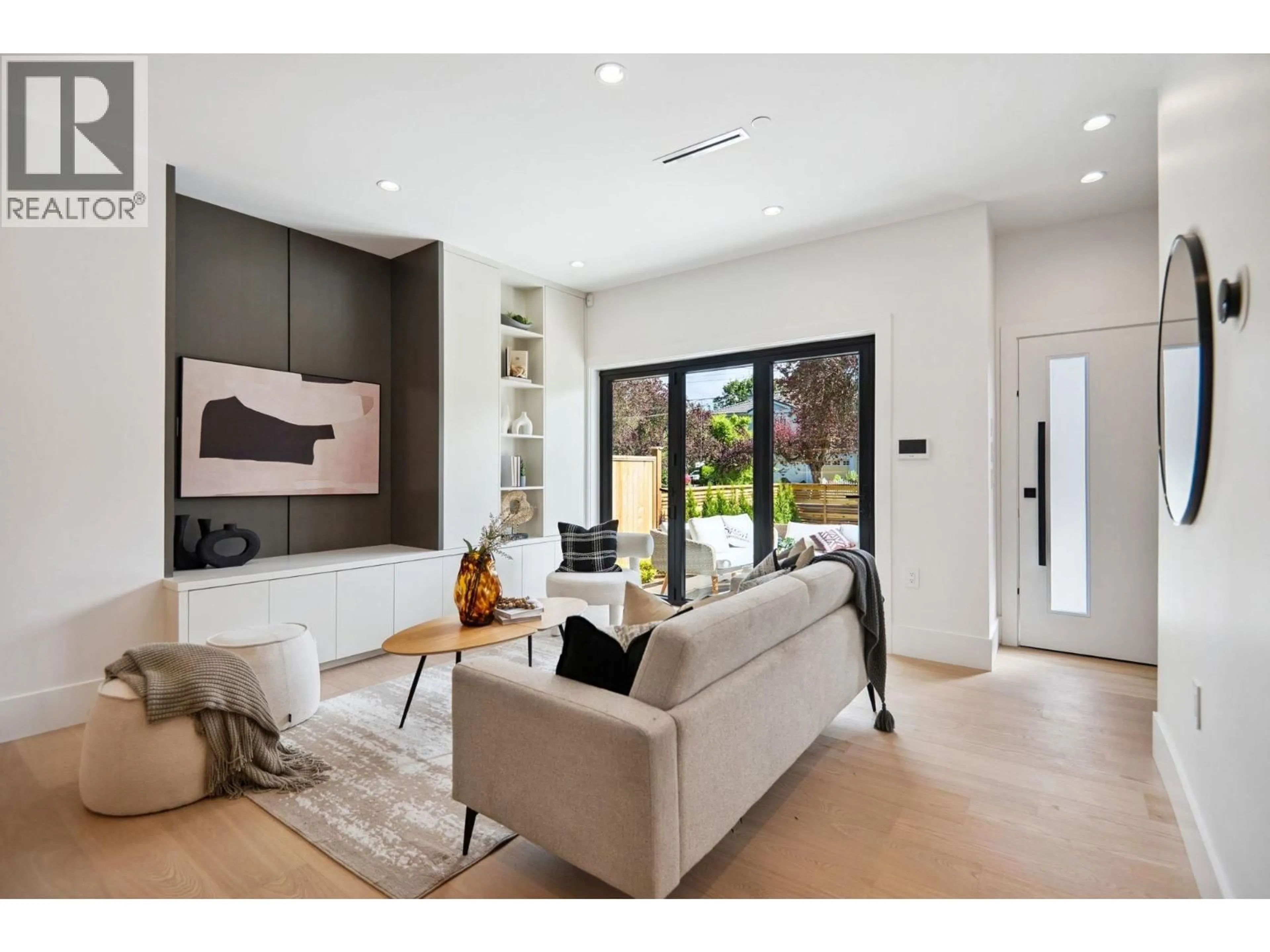 Living room with furniture, unknown for #1 - 1079 14TH AVENUE, Vancouver British Columbia V5T2P1