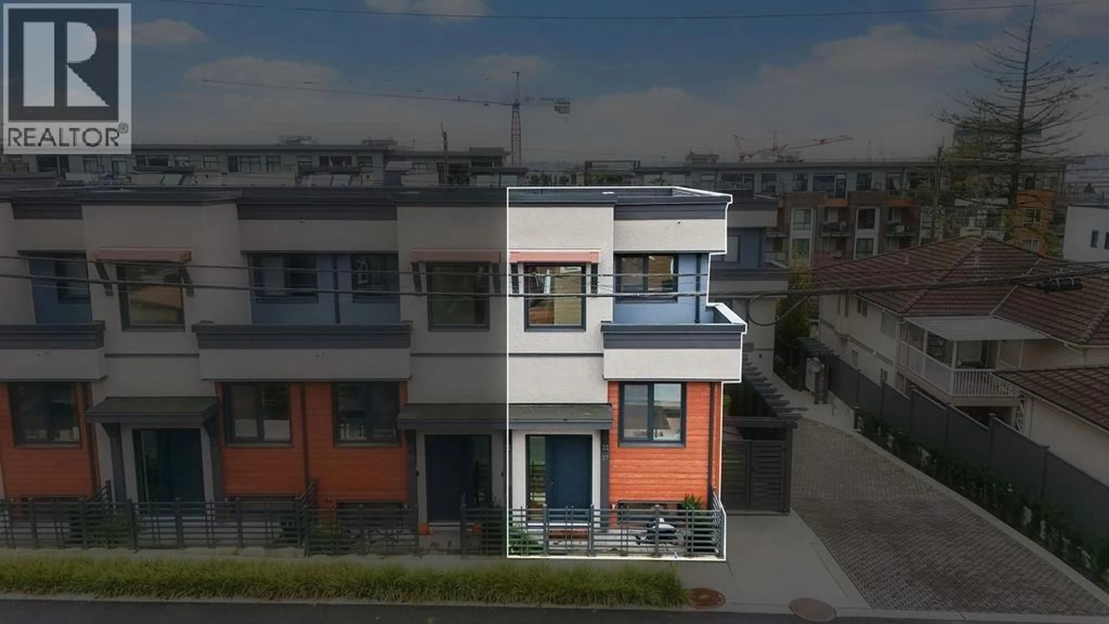 Unknown for 27 - 632 3RD STREET, North Vancouver British Columbia V7L1G7