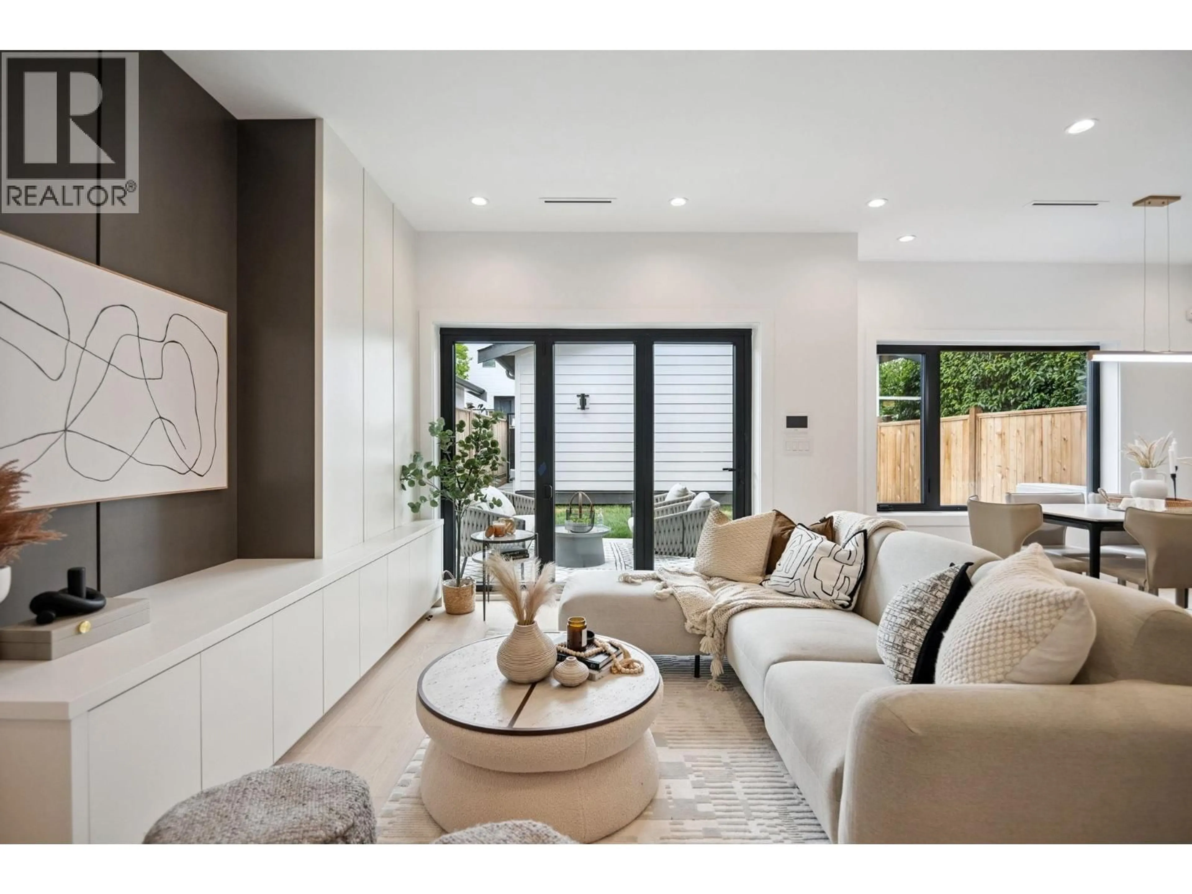 Living room with furniture, unknown for #2 - 1079 14TH AVENUE, Vancouver British Columbia V5T2P1