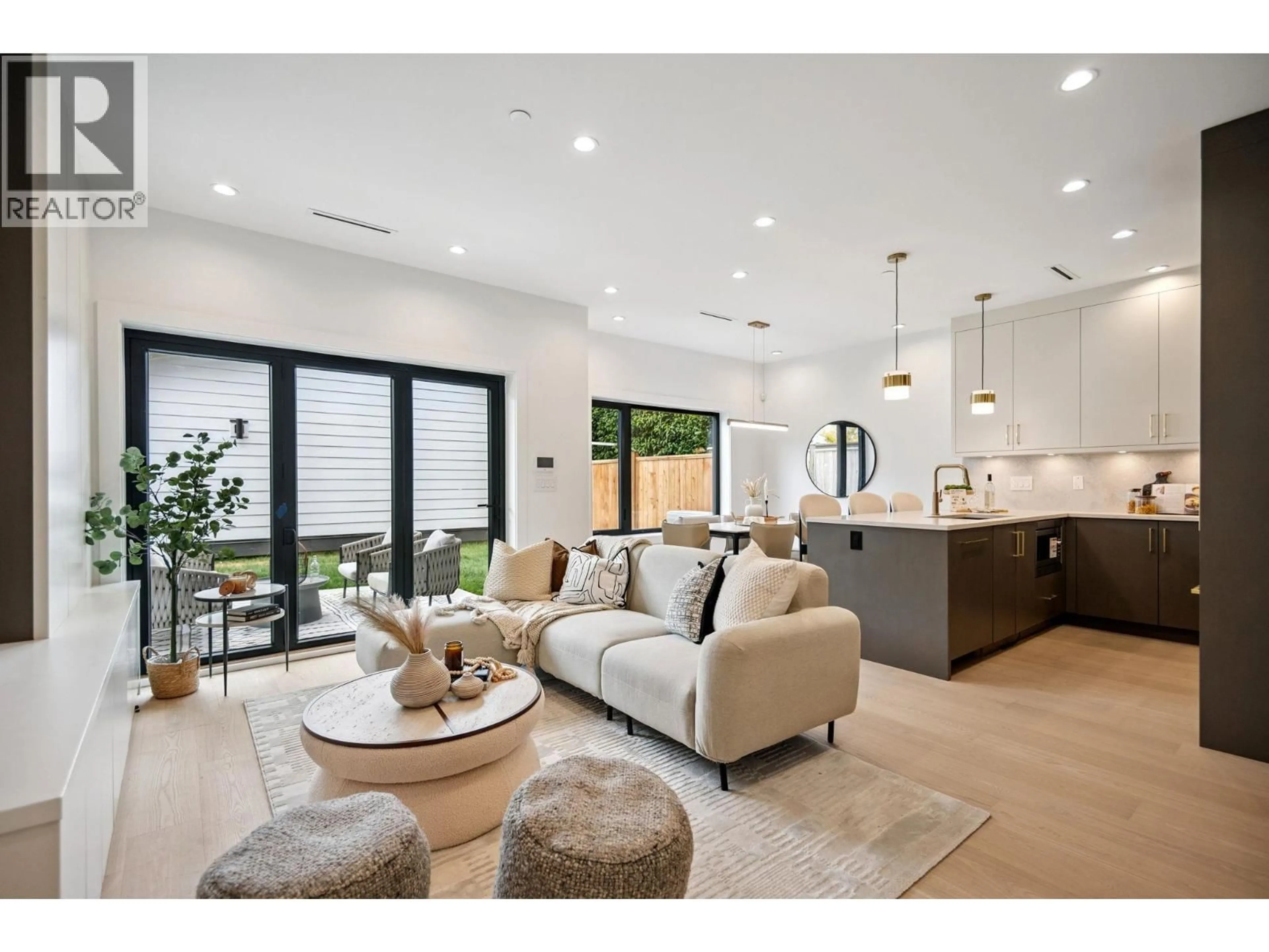 Living room with furniture, unknown for #2 - 1079 14TH AVENUE, Vancouver British Columbia V5T2P1