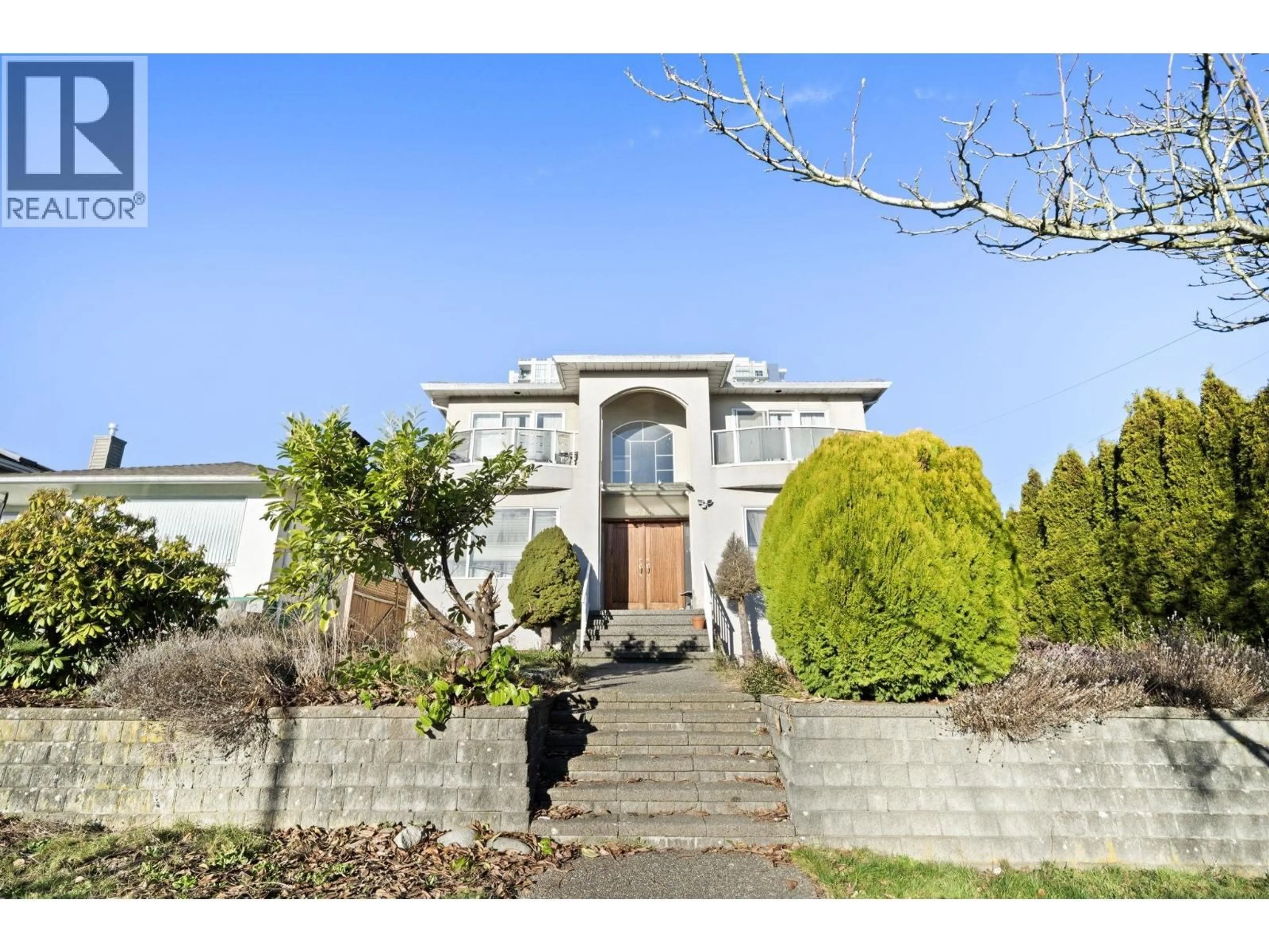 A pic from outside/outdoor area/front of a property/back of a property/a pic from drone, street for 515 60TH AVENUE, Vancouver British Columbia V6P1Z8